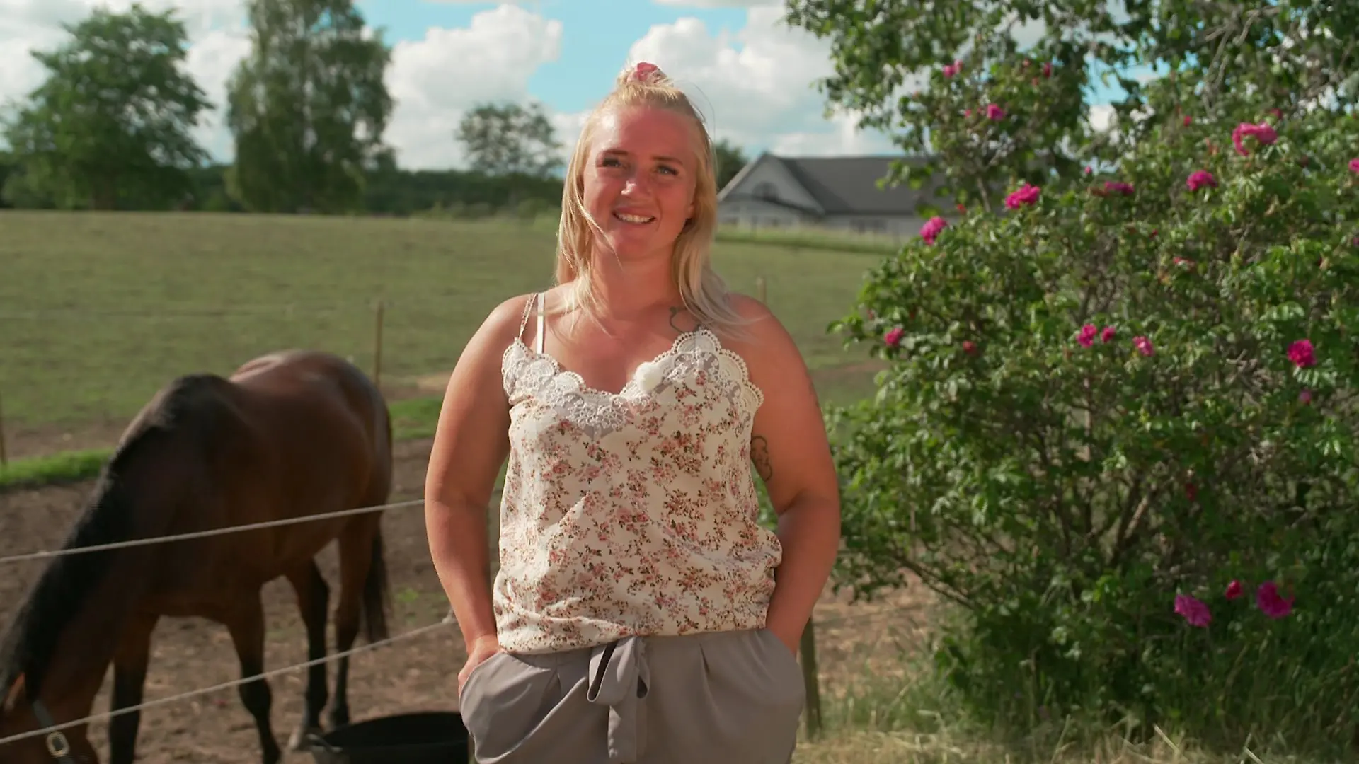 Linnea sucht einen starken Mann für ihr Leben auf dem Pferdehof in Schweden