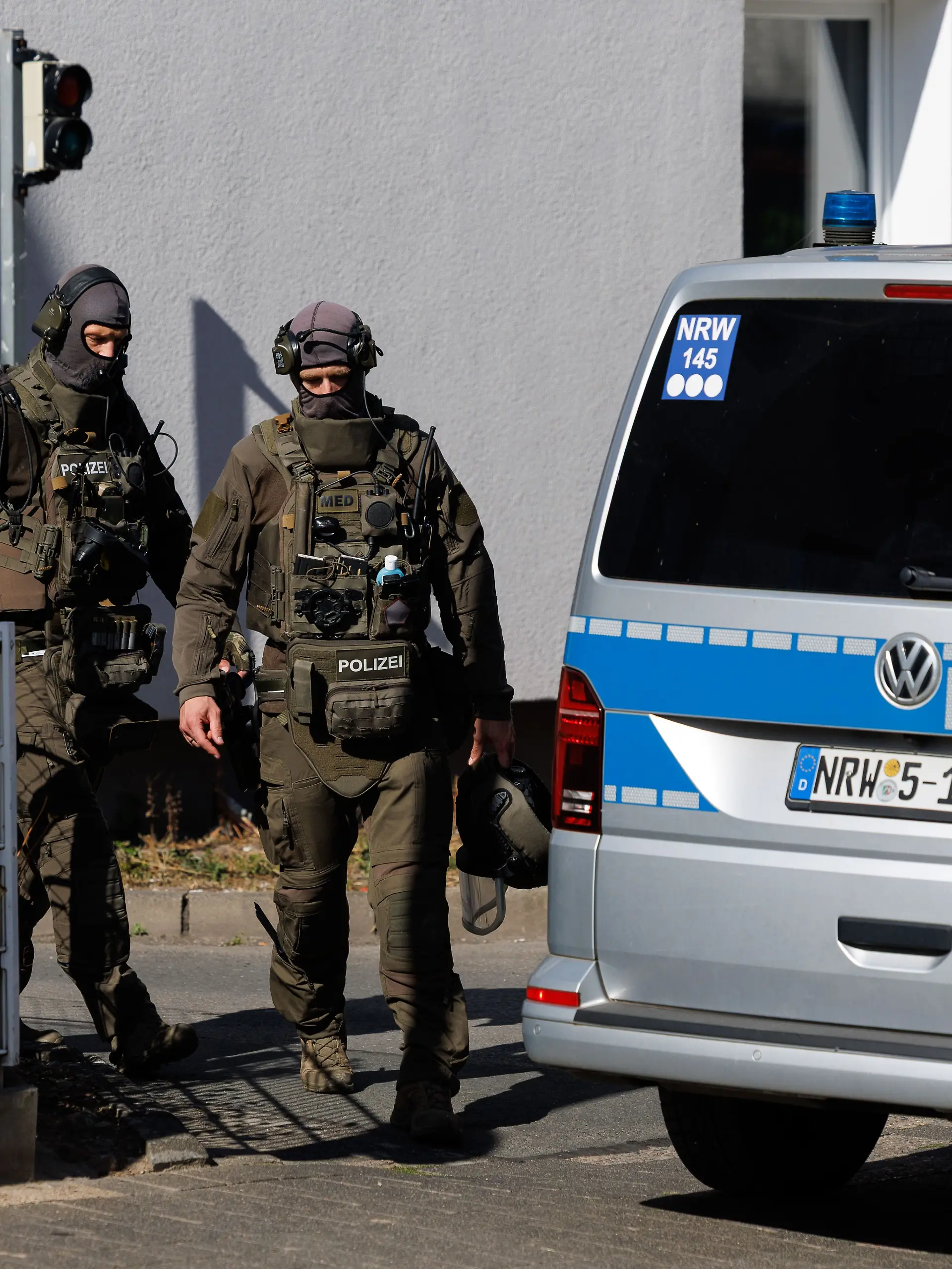 Bild zu: "Bewaffneter läuft auf Polizisten zu – Beamte erschießen ihn"