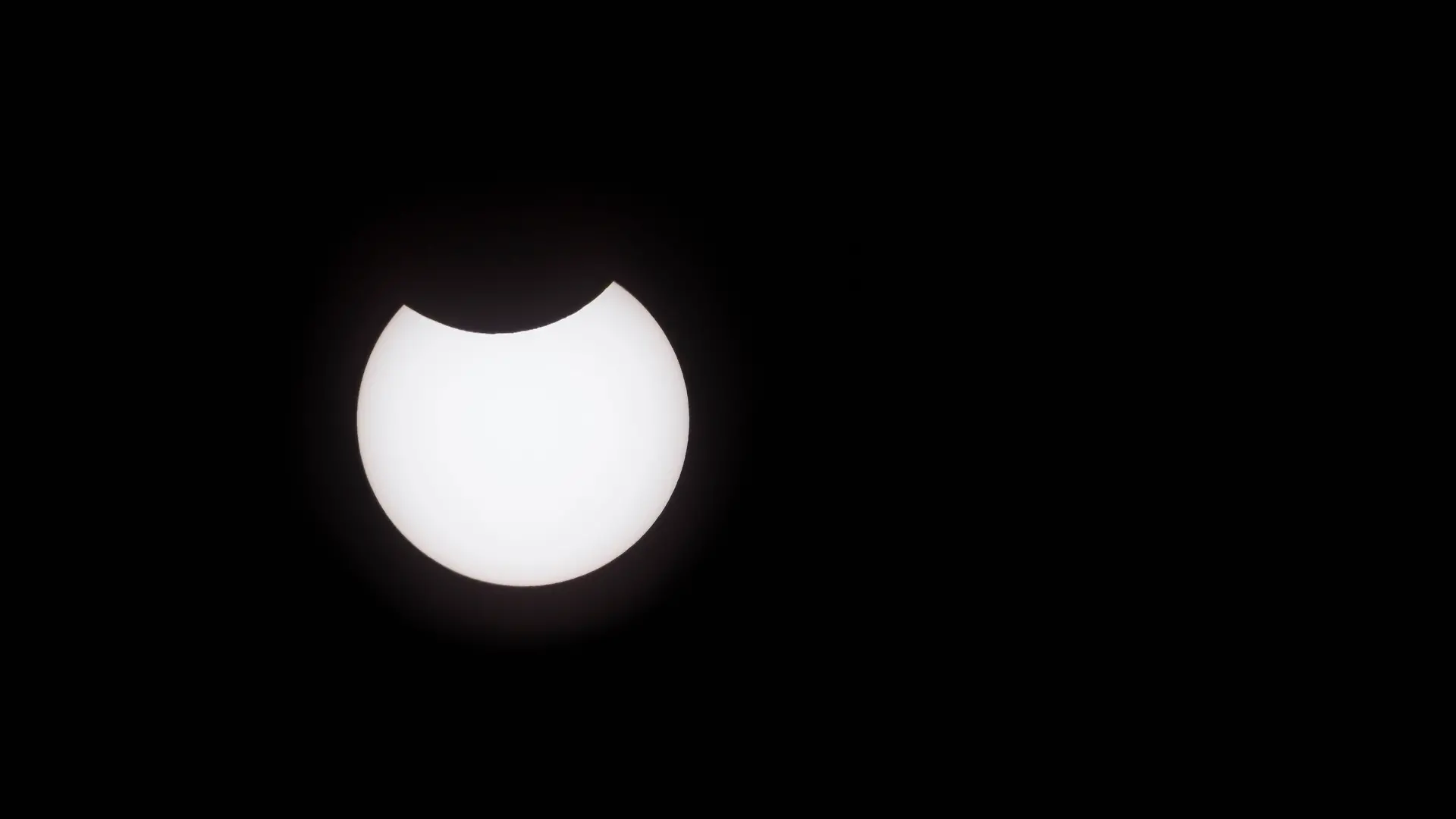 Partielle Sonnenfinsternis 10.06.2021, Maximale Bedeckung 12.31 h, Kreis Göttingen, Niedersachsen, Deutschland, Europa