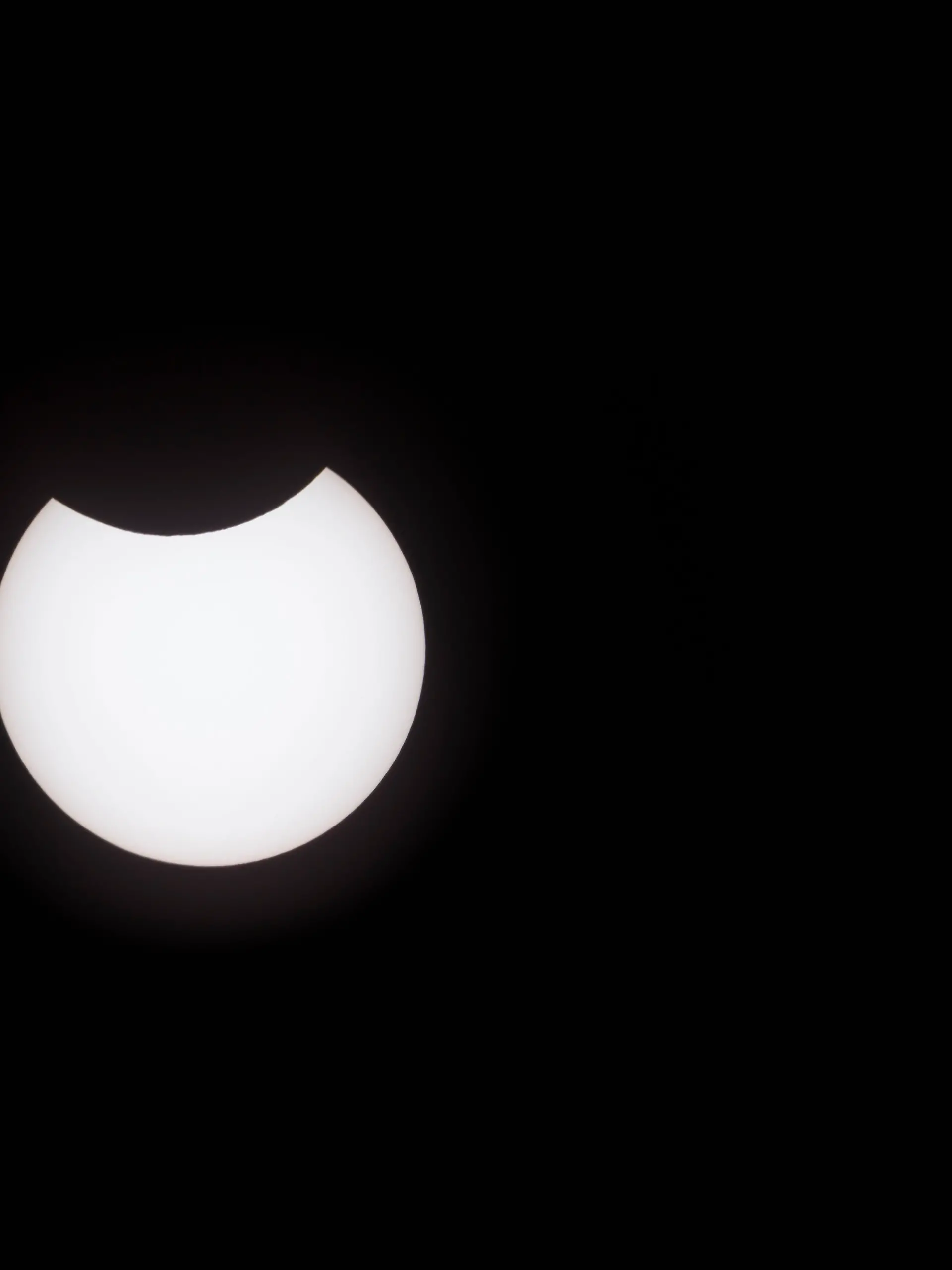 Partielle Sonnenfinsternis 10.06.2021, Maximale Bedeckung 12.31 h, Kreis Göttingen, Niedersachsen, Deutschland, Europa