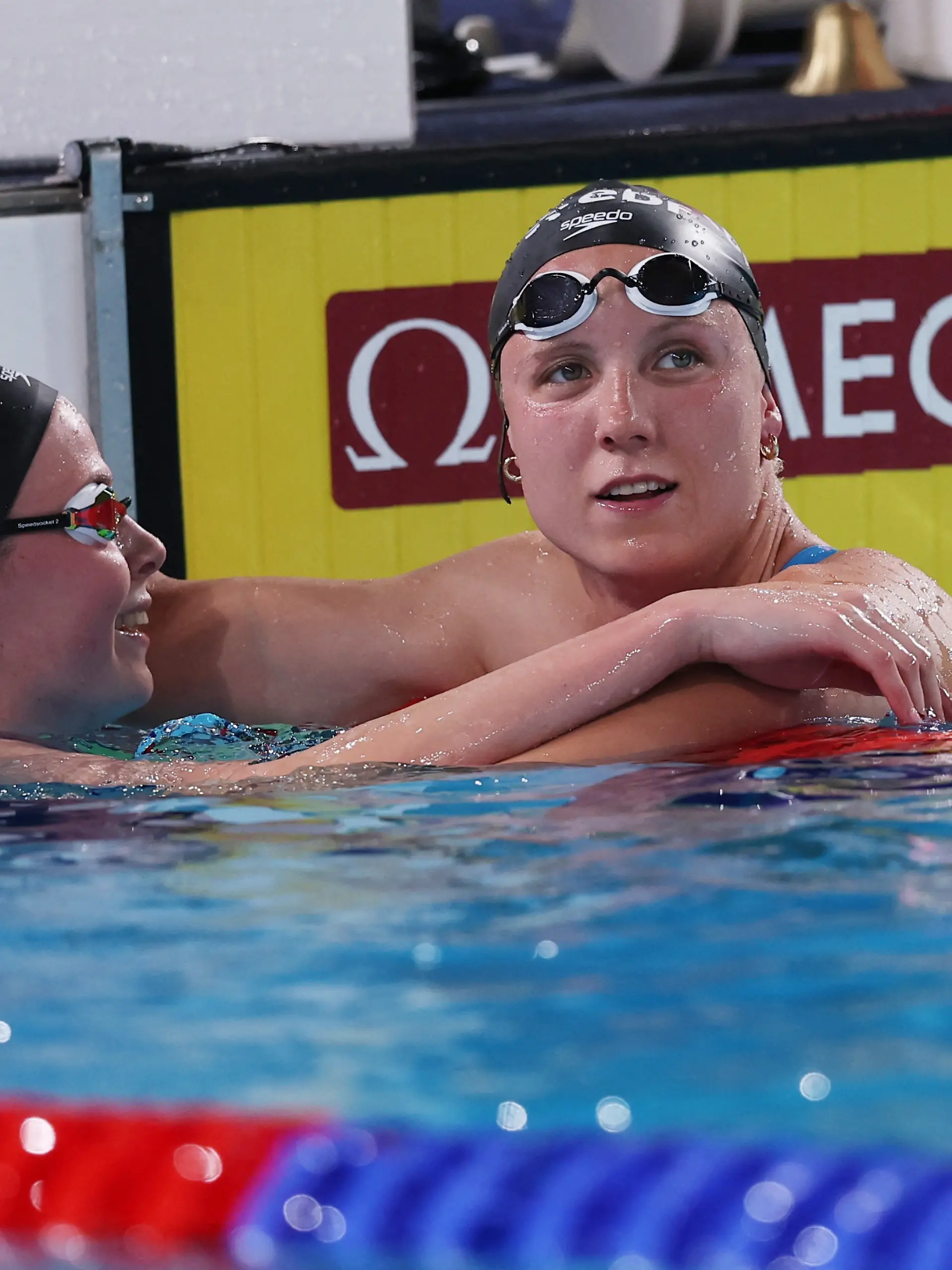 Swimming - European Aquatics Championships - Paris Aquatic Centre, Paris, France - August 11, 2026 Silver medallist Germany's Isabel Gose and bronze medallist Germany's Maya Werner celebrate after the Women's 800m Freestyle Final REUTERS/Gonzalo Fuentes