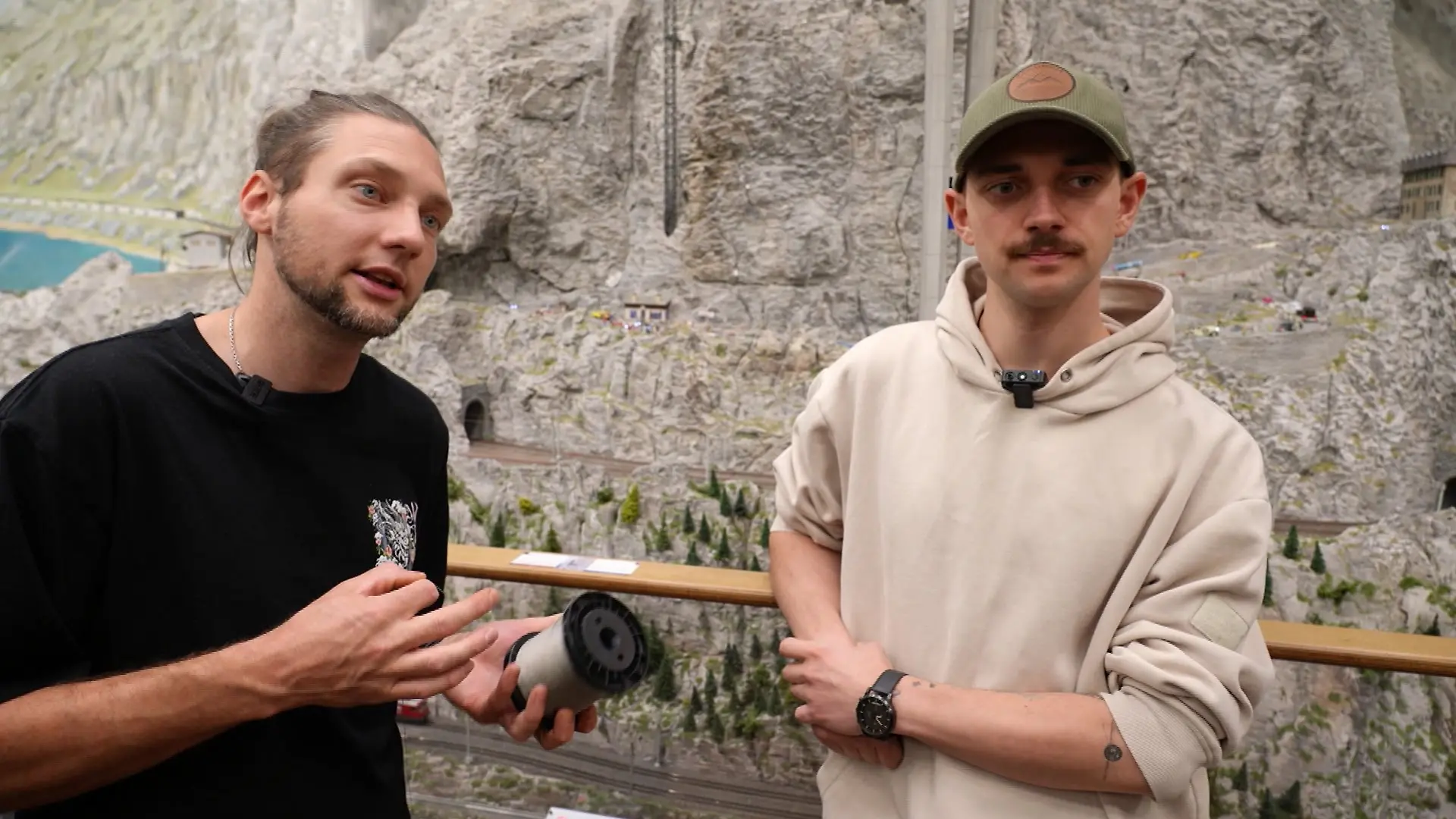 Arne Trienes und Felix Stoll brauchen in ihrem Job vor allem eins: viel Feingefühl.