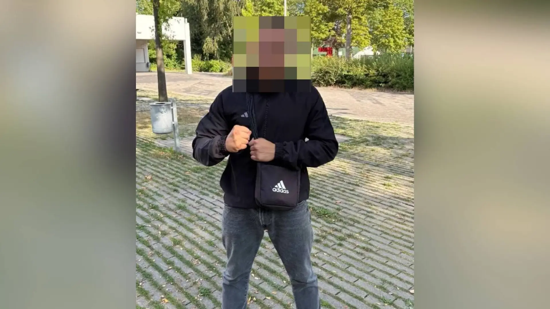 Laut seinen Eltern liebt der 17-Jährige vor allem einen Sport: Boxen