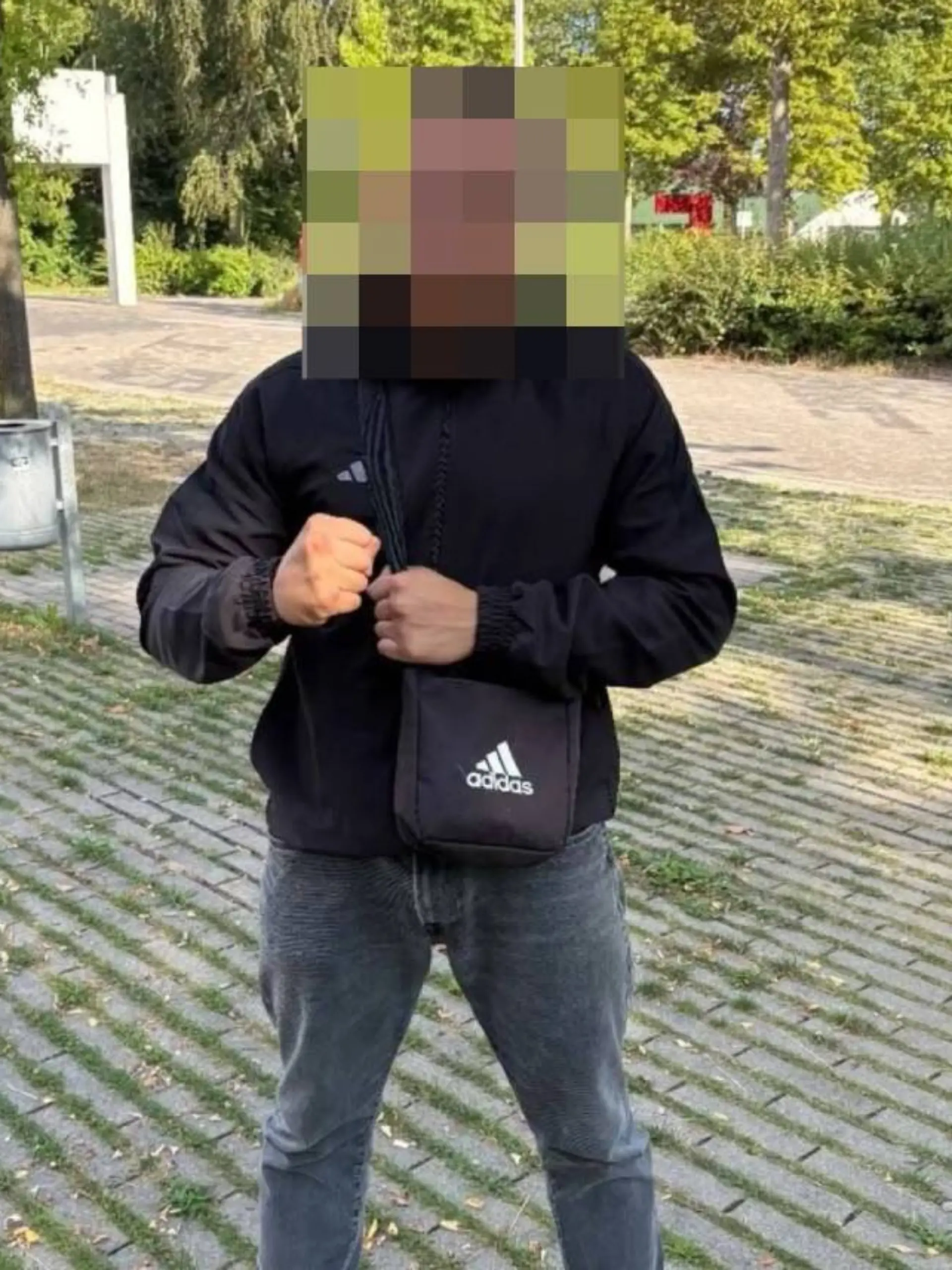 Laut seinen Eltern liebt der 17-Jährige vor allem einen Sport: Boxen