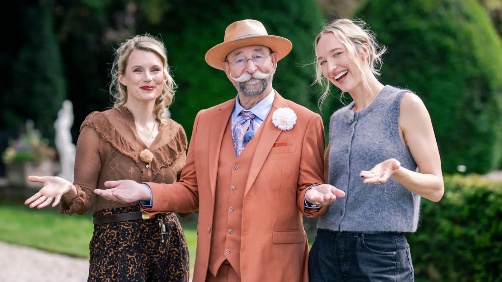 Linn Schütze, Horst Lichter und Leonie Bartsch bei „Bares für Rares XXL”