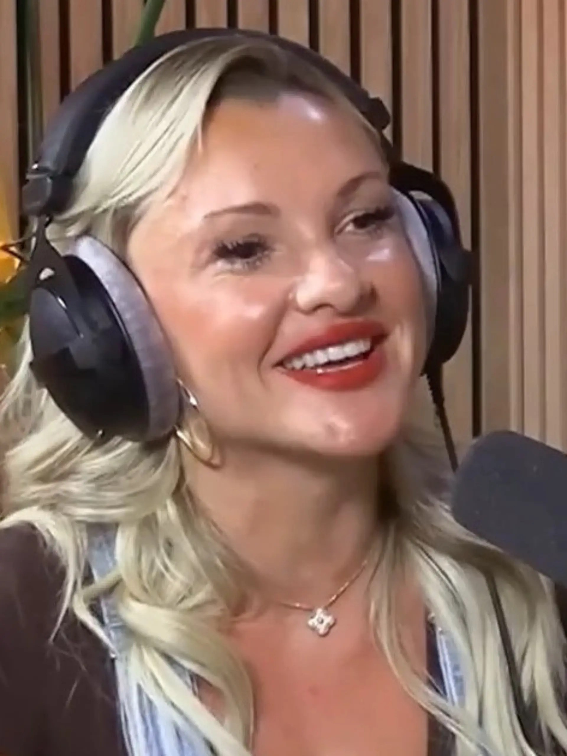Bild zu: "„Lecker und süß!" Evelyn Burdecki wird plötzlich angeflirtet – von IHR!"