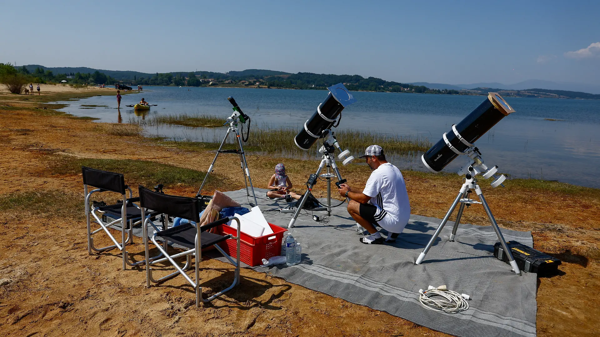 Frenchman Leyssalle Anthony, 39, prepares a telescope to view the total solar eclipse from the beach, in Arija, Spain, August 12, 2026. REUTERS/Borja Suarez