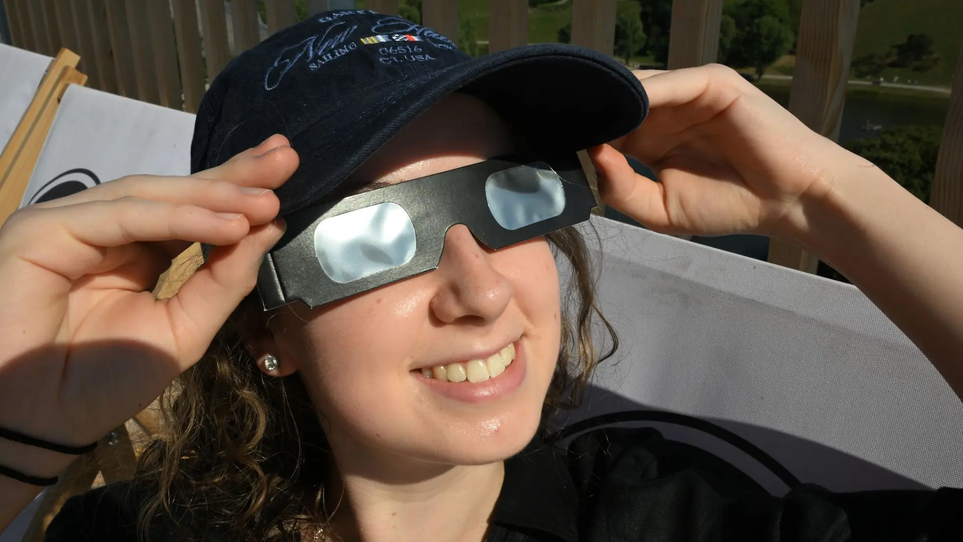 Bild zu: "Die partielle Sonnenfinsternis hat in Deutschland begonnen "