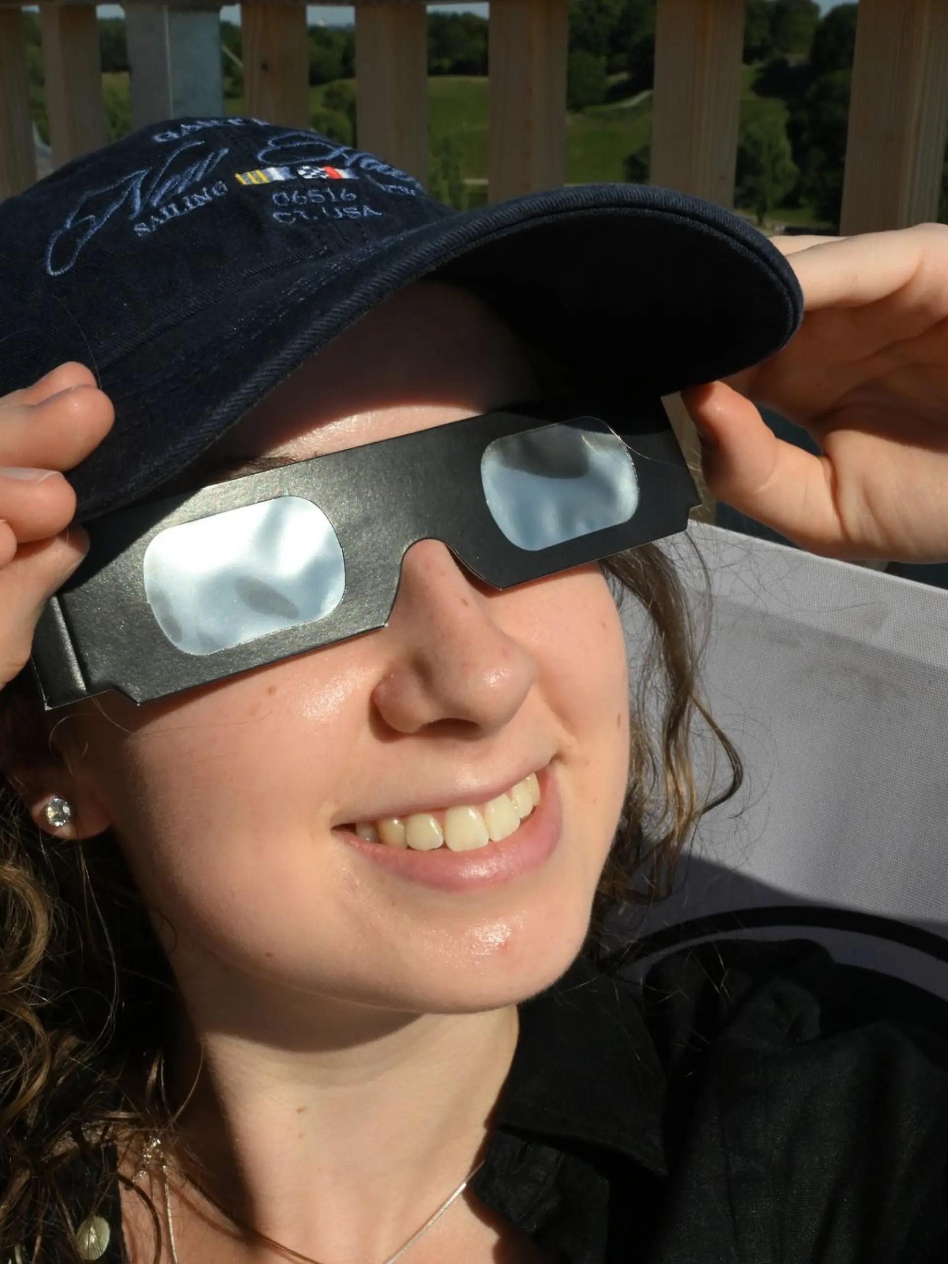Bild zu: "Die partielle Sonnenfinsternis hat in Deutschland begonnen "