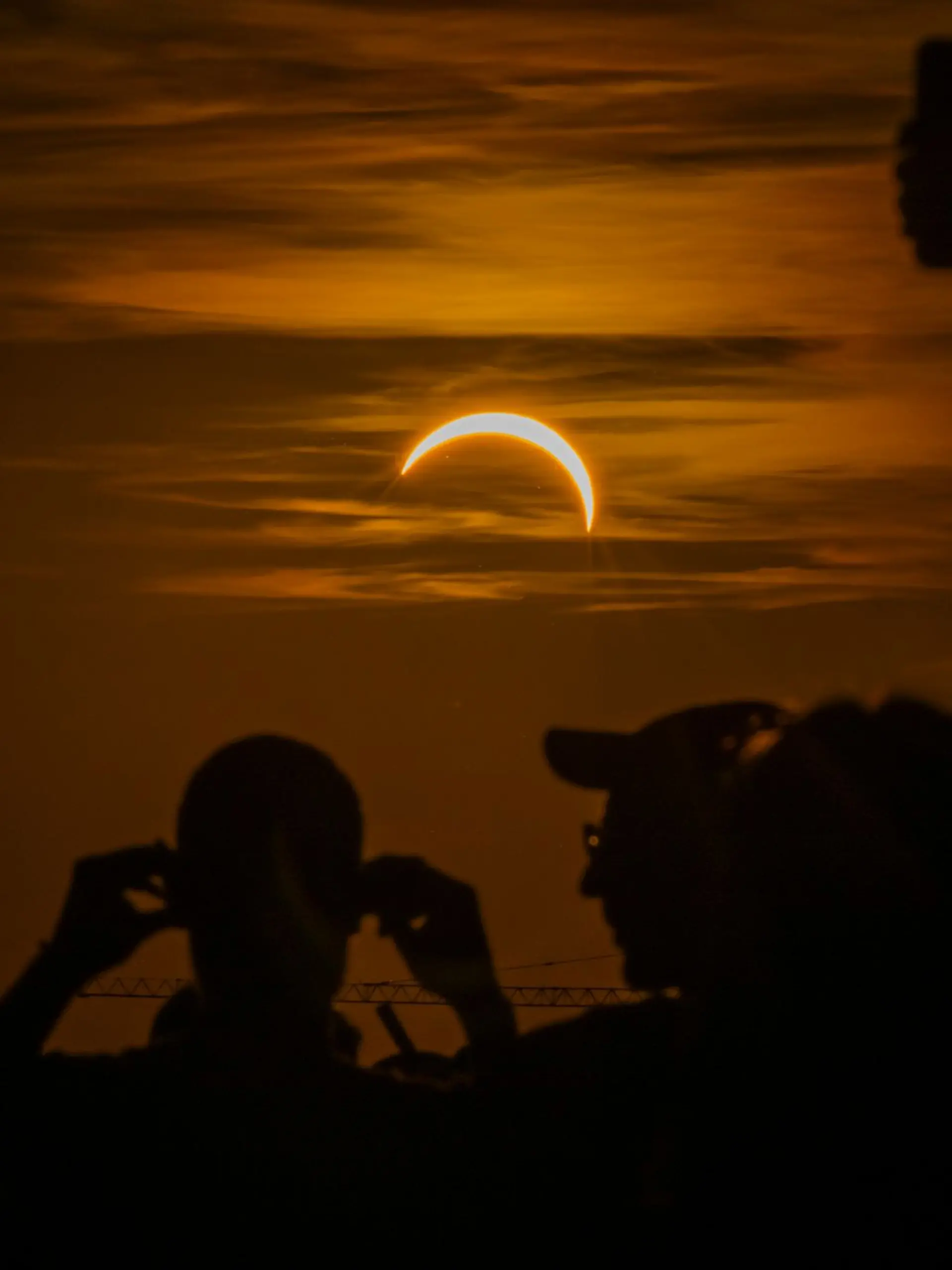 Bild zu: "Betrunkener fährt in Gruppe von Sonnenfinsternis-Beobachtern"