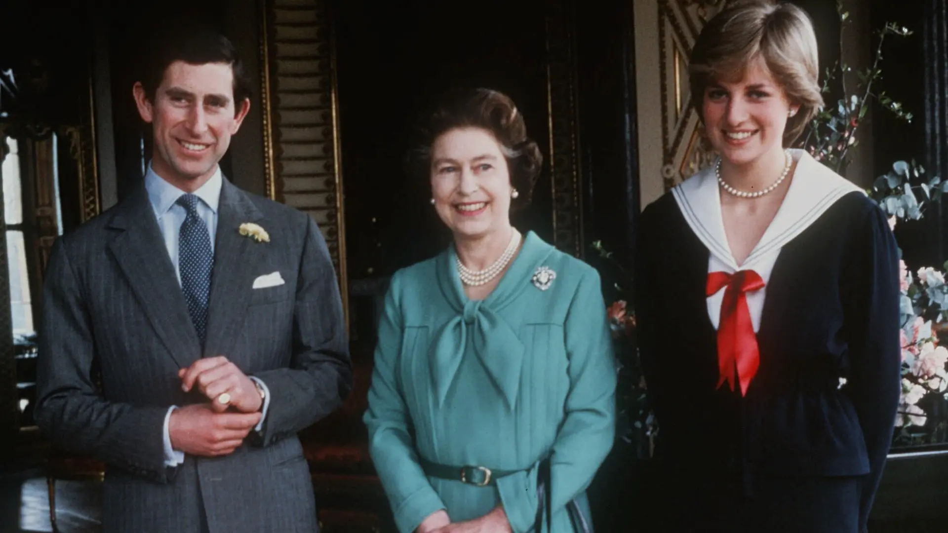 Der damalige Prinz Charles mit seiner Mutter, Queen Elizabeth, und seiner Verlobten Lady Diana