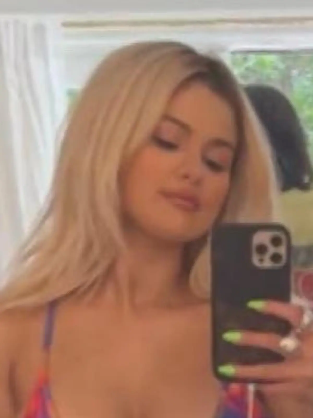 Bild zu: "Selena Gomez: Zuspruch nach ehrlichem Bikini-Selfie"