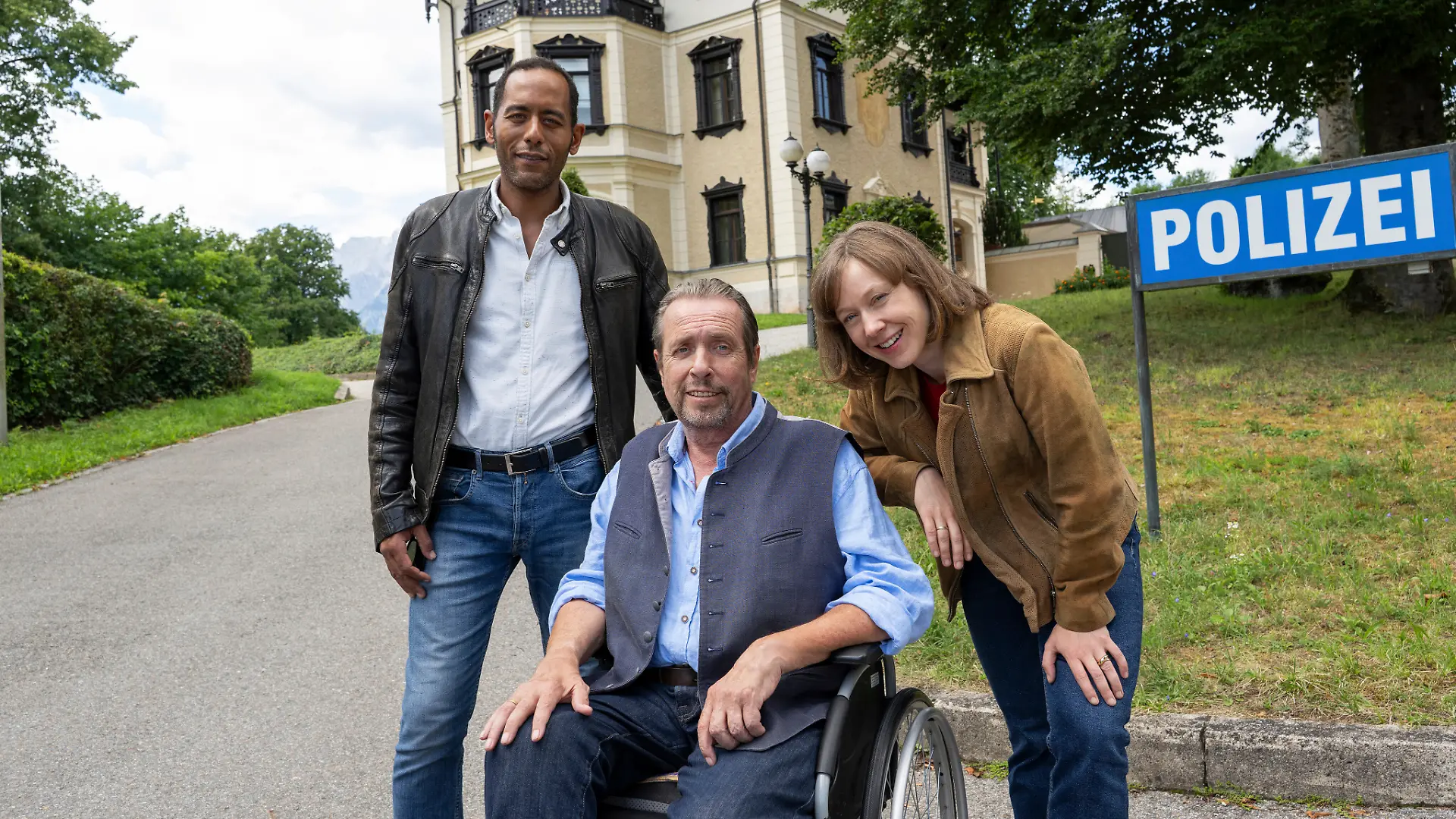 Watzmann ermittelt - Dreharbeiten für die achte Staffel der ARD Vorabendserie „Watzmann ermittelt” Von links nach rechts: Die Kommissare Jerry Paulsen (Peter Marton), Benedikt Beissl (Andreas Giebel) und Sophia Strasser (Katharina Leonore Goebel).