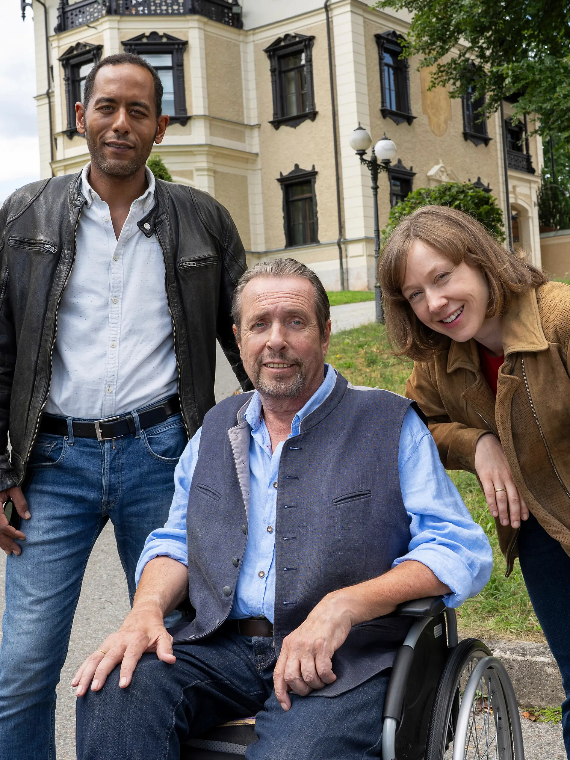 Watzmann ermittelt - Dreharbeiten für die achte Staffel der ARD Vorabendserie „Watzmann ermittelt” Von links nach rechts: Die Kommissare Jerry Paulsen (Peter Marton), Benedikt Beissl (Andreas Giebel) und Sophia Strasser (Katharina Leonore Goebel).