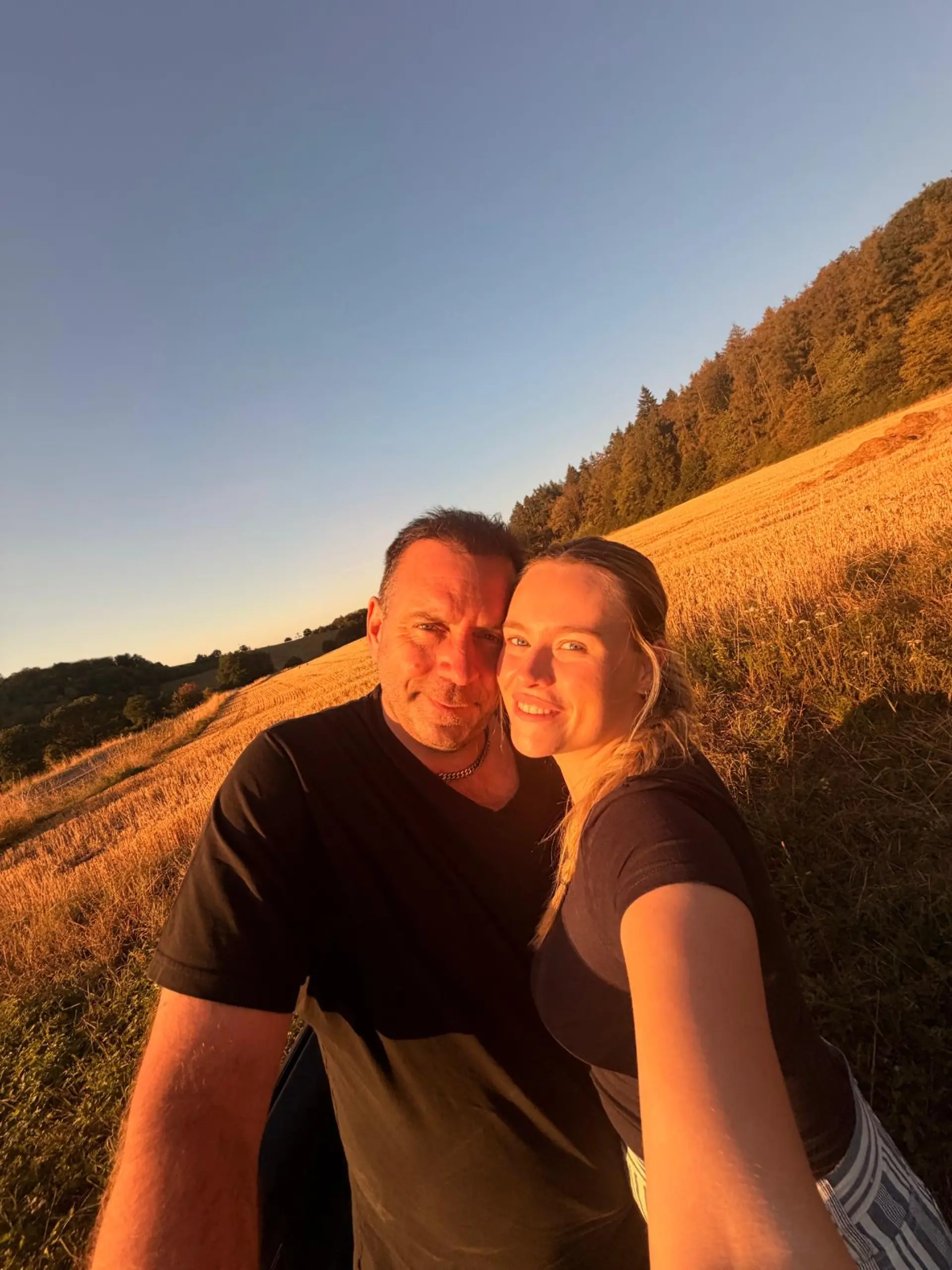 Bild zu: "Zur Hochzeit! Ikke Hüftgold will „seine” Nina zum ESC nach Bulgarien schicken"