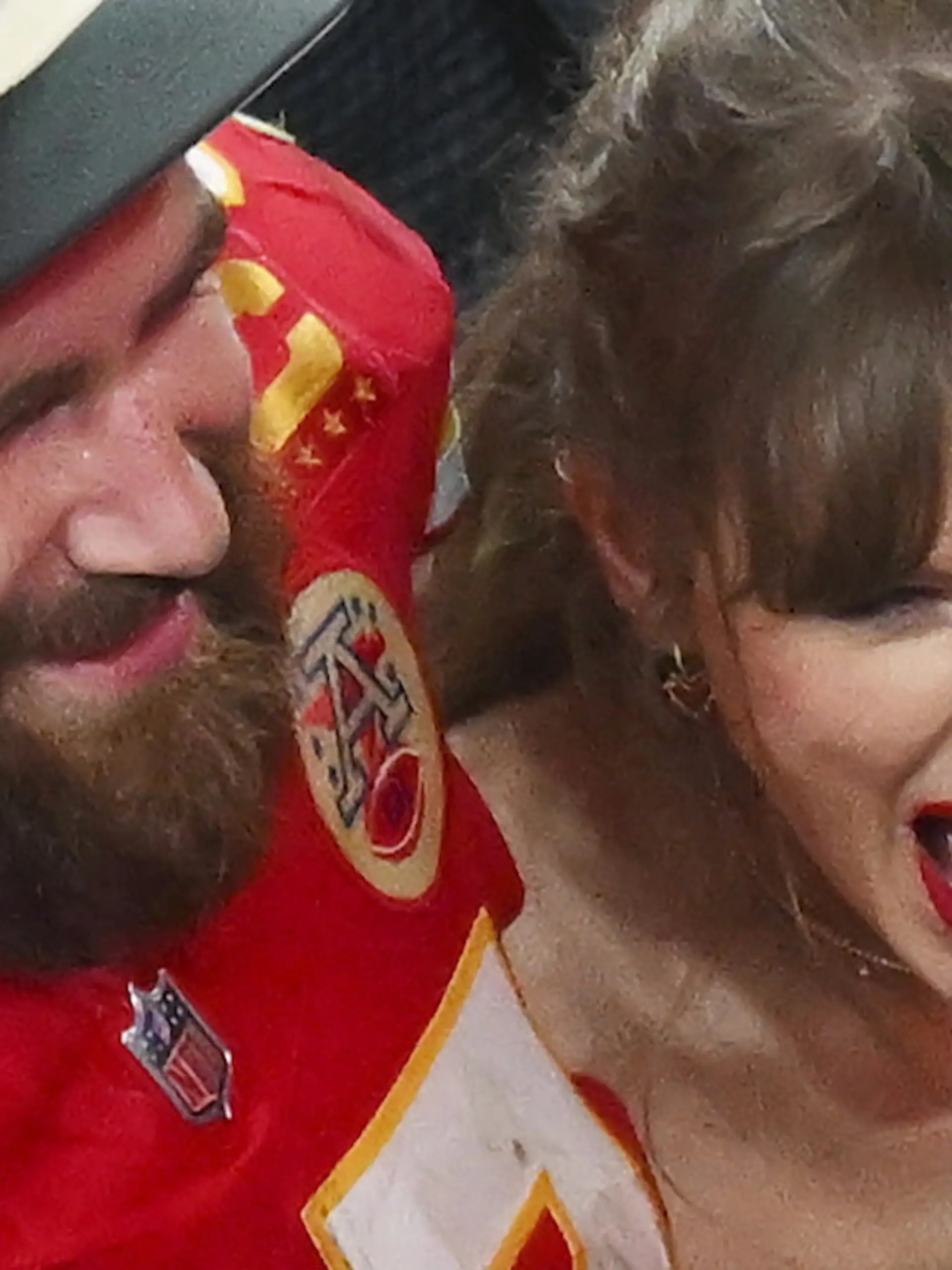 Bild zu: "„Beste Nacht meines Lebens!“ Travis Kelce schwärmt von Hochzeit mit Taylor Swift"