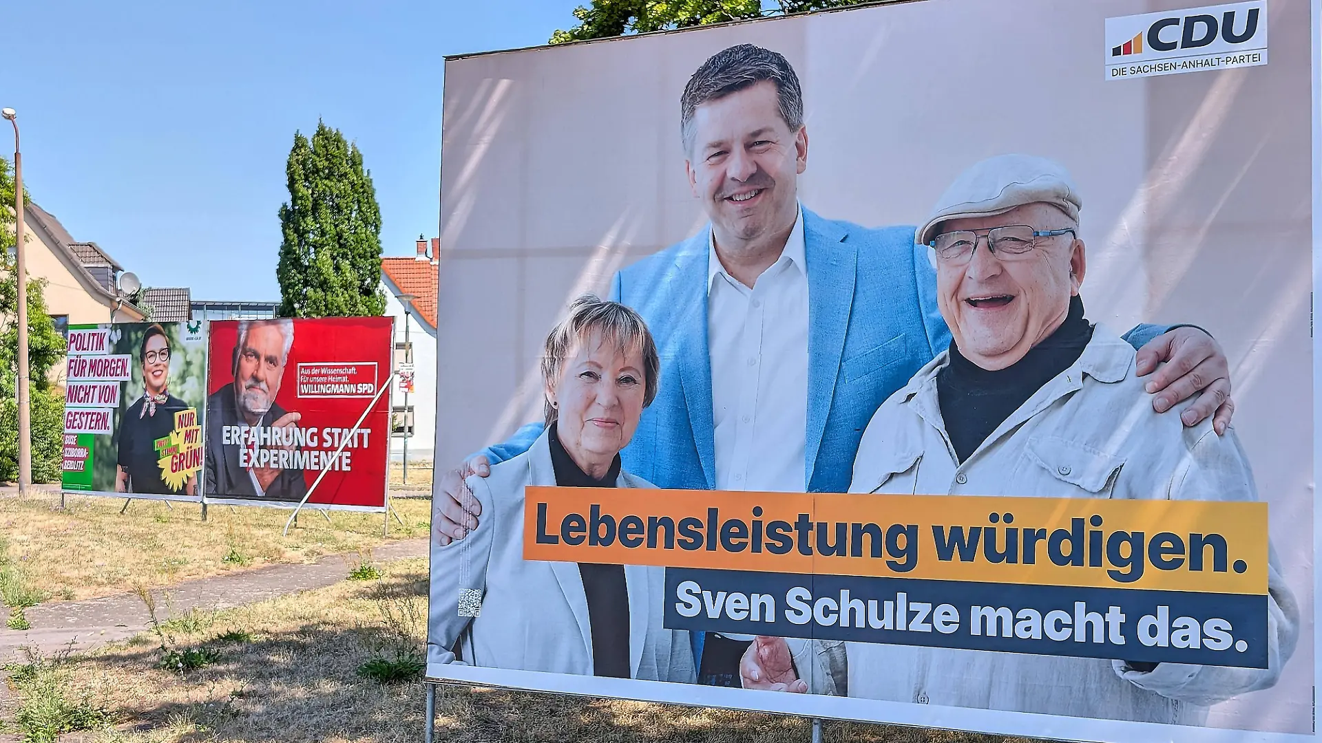Halle Saale, Sachsen-Anhalt, Deutschland, 30.07.2026: Wahlplakate zur Landtagswahl. Im Vordergrund Sven Schulze CDU. Im Hintergrund Susan Sziborra-Seidlitz Grüne und Armin Willingmann SPD. *** Halle, Saale, Saxony-Anhalt, Germany, July 30, 2026: Campaign posters for the state election. In the foreground: Sven Schulze CDU in the background: Susan Sziborra Seidlitz Greens and Armin Willingmann SPD Copyright: xdtsxNachrichtenagenturx dts_129040