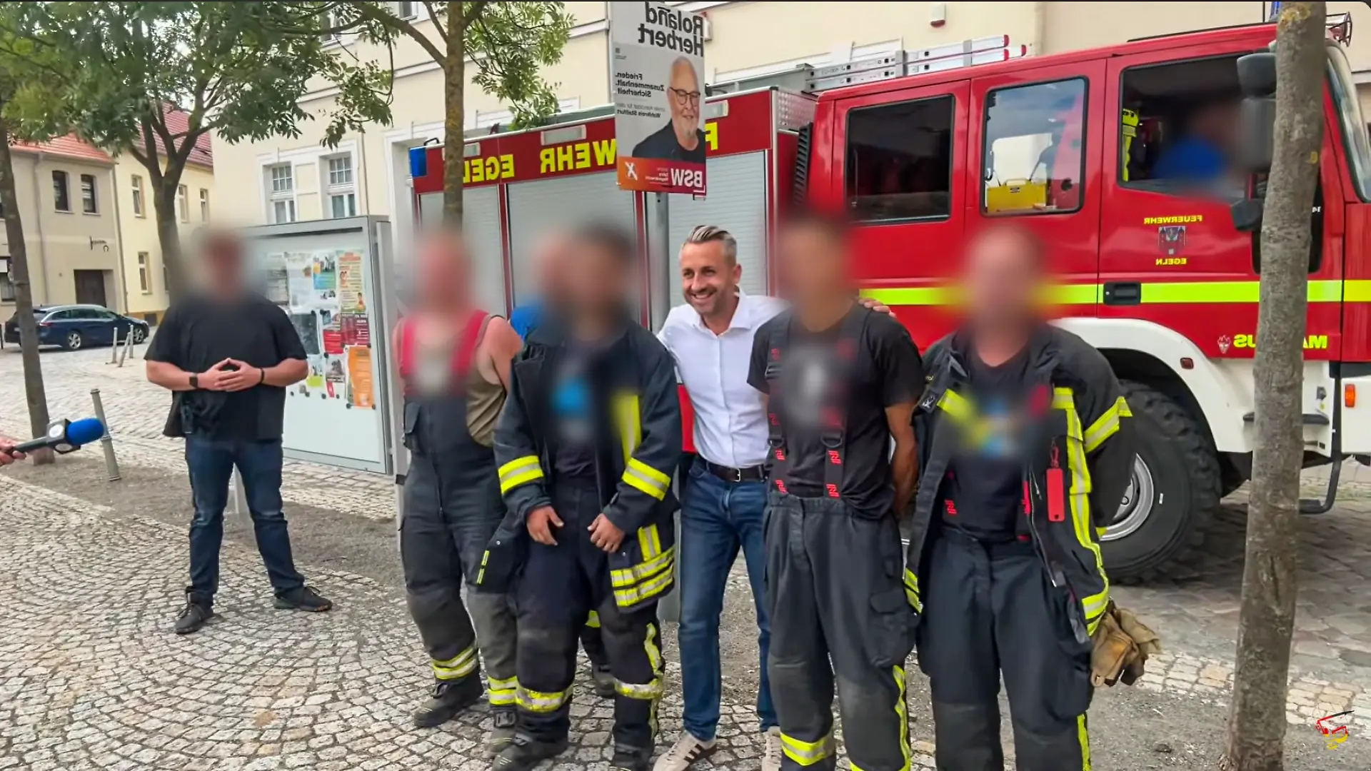 Feuerwehr_mit_AfD_geblurrt_V2.png