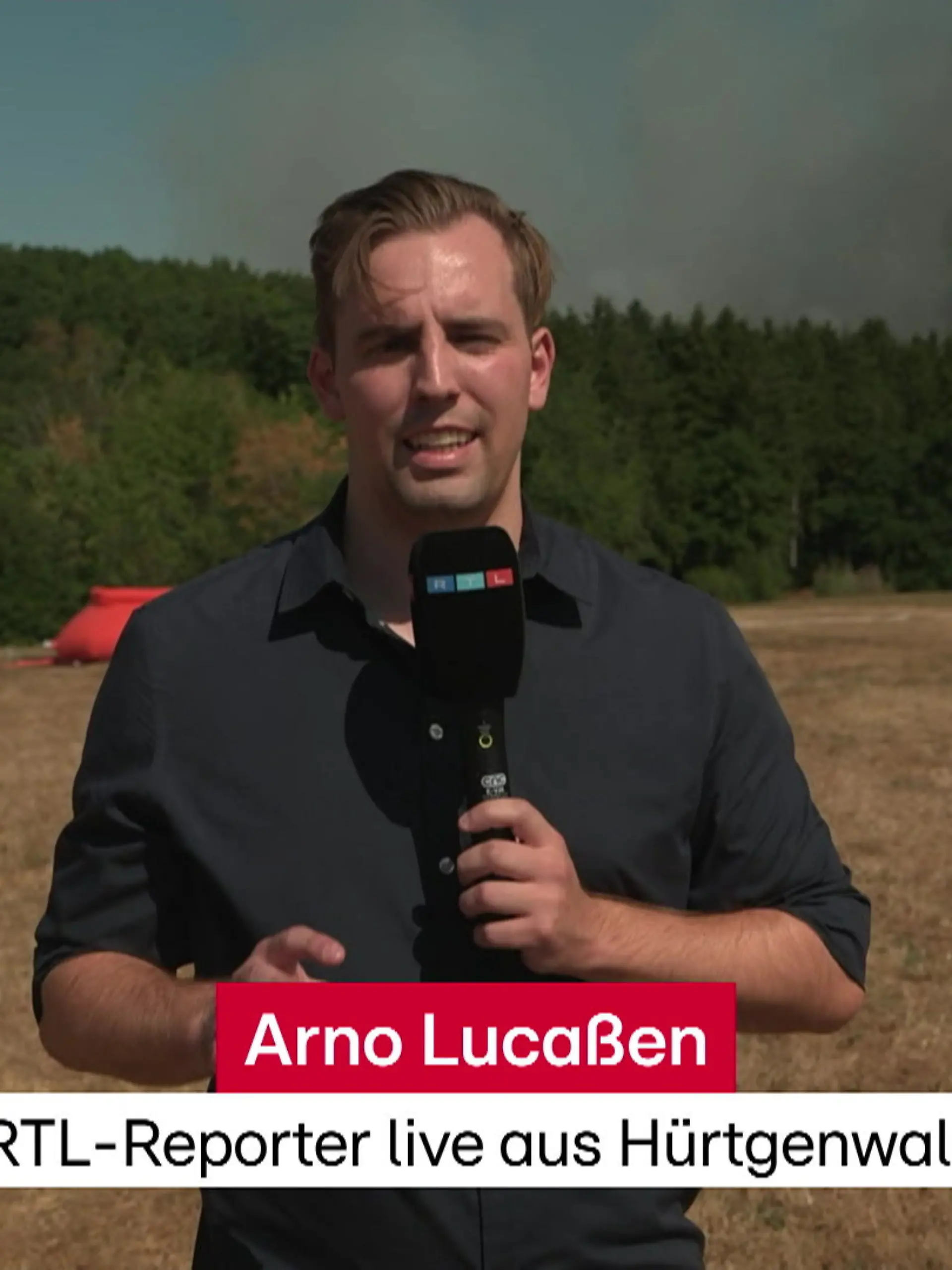 Bild zu: "Die Flammen kommen näher: 1.800 Menschen evakuiert"