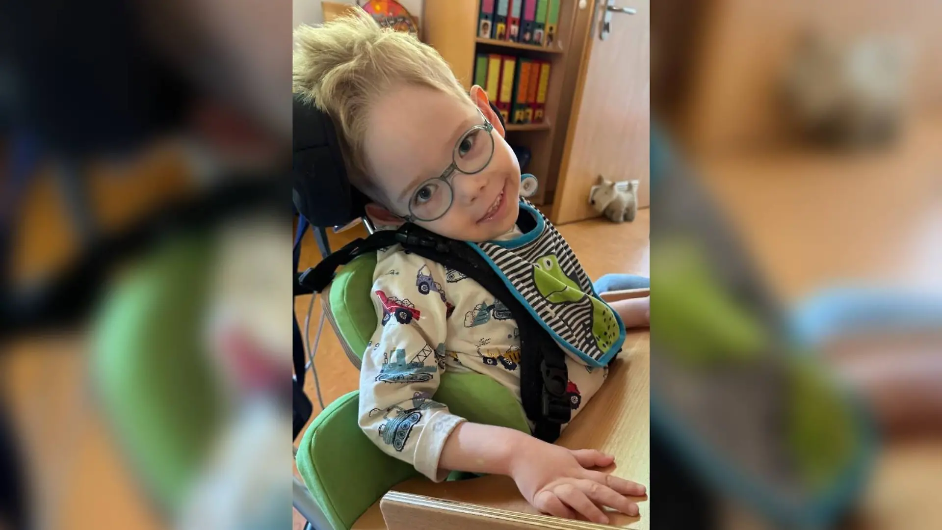 Der kleine Jan (3) hat einen seltenen Gendefekt. Epileptische Anfälle, eine schwere Sehstörung und mehr schränken sein Leben stark ein.
