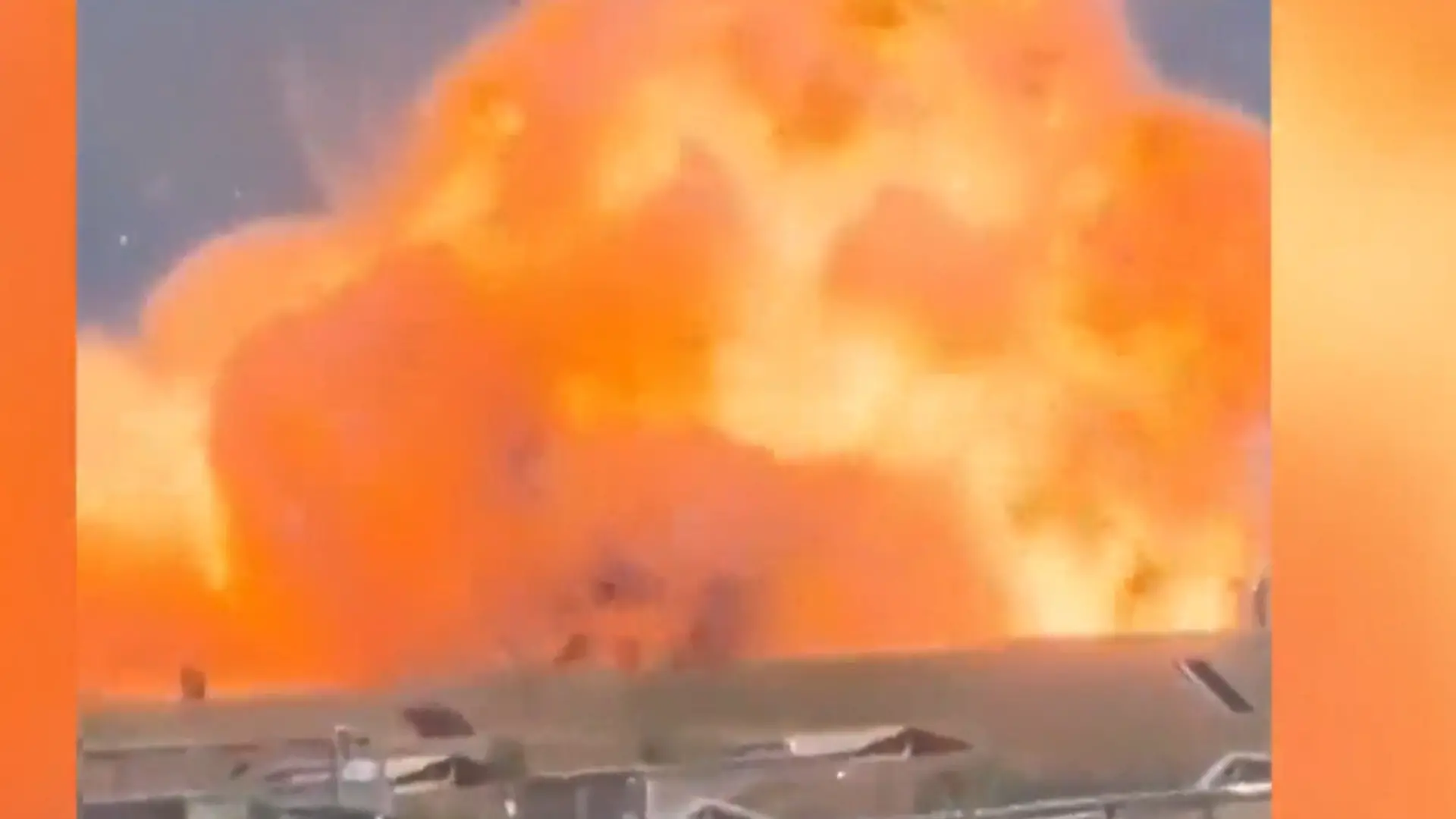 Heftige Explosion nahe Rom! Munitionsfabrik geht in riesigem Feuerball auf Drama in Italien