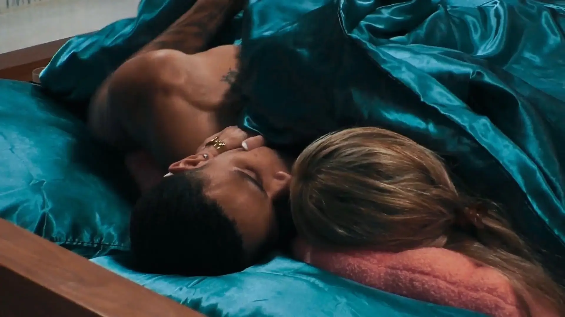 Bild zu: "Sex in Nacht eins! Diese „Are You The One?"-Kandidaten weihen den Boom-Boom-Room ein"