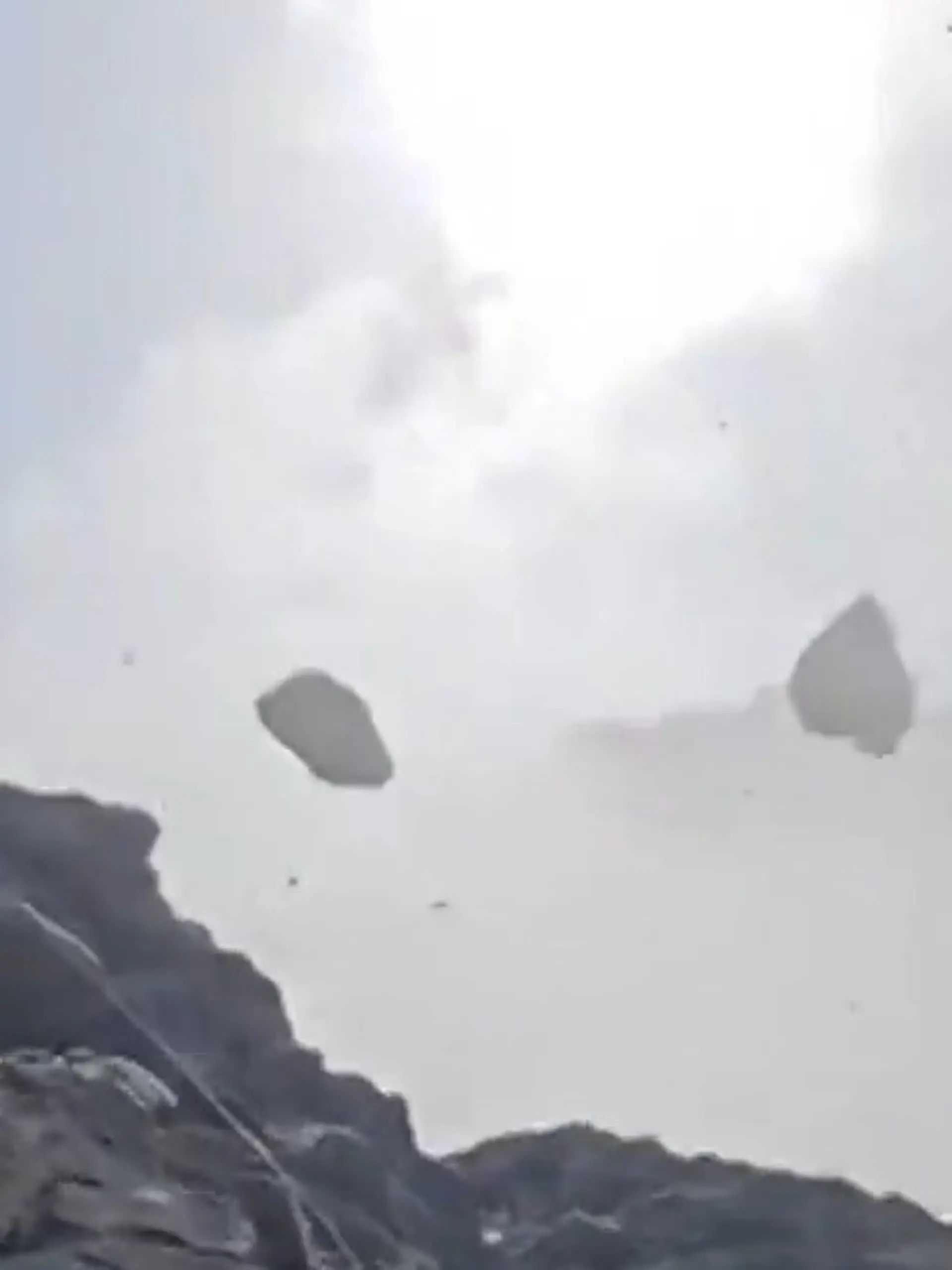 Bild zu: "Lebensgefahr am Mont Blanc! Steinschlag rast auf Bergsteiger zu"