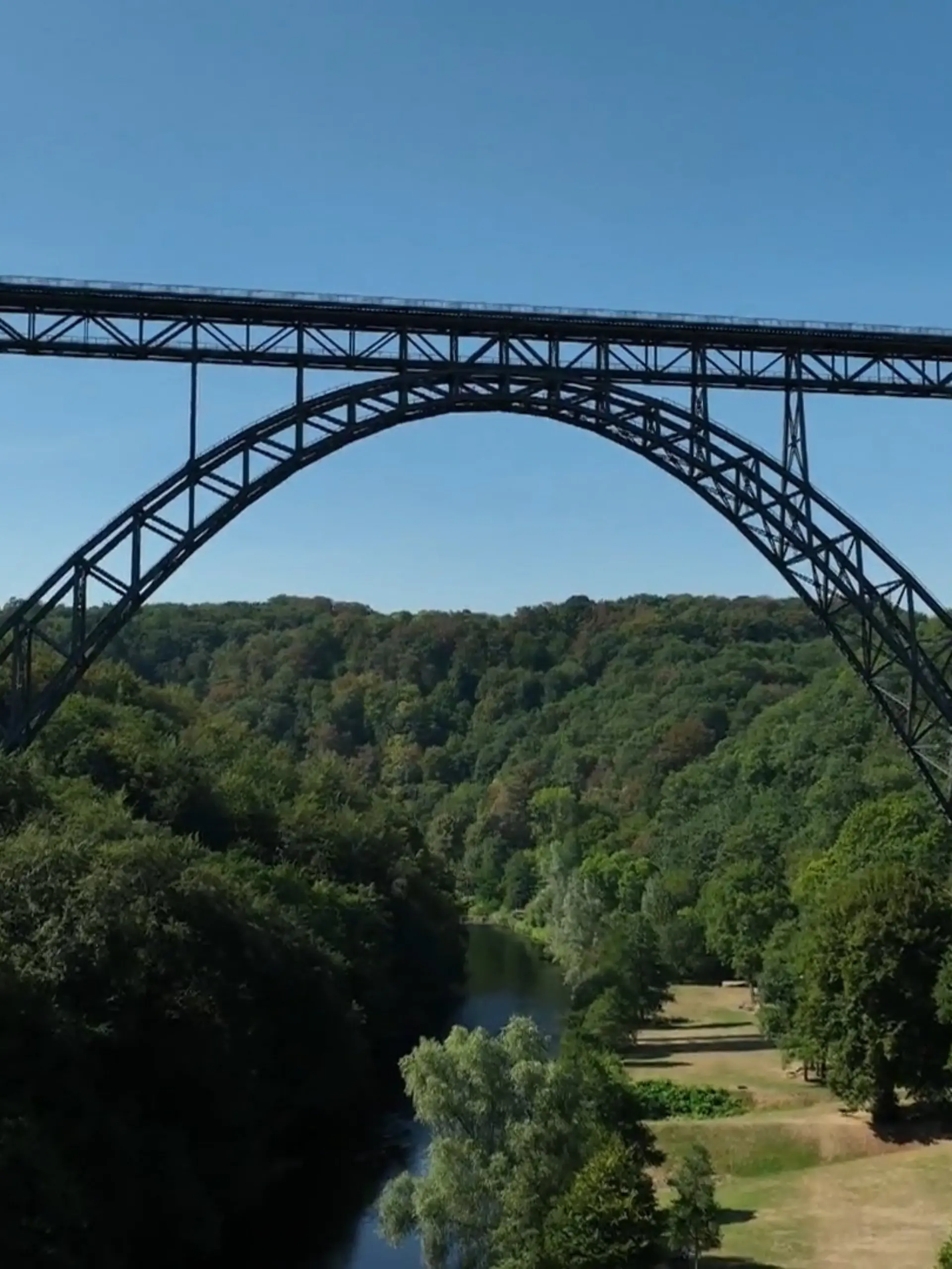 Bild zu: "Trotz Höhenangst: 24-Jähriger bezwingt die Müngstener Brücke"