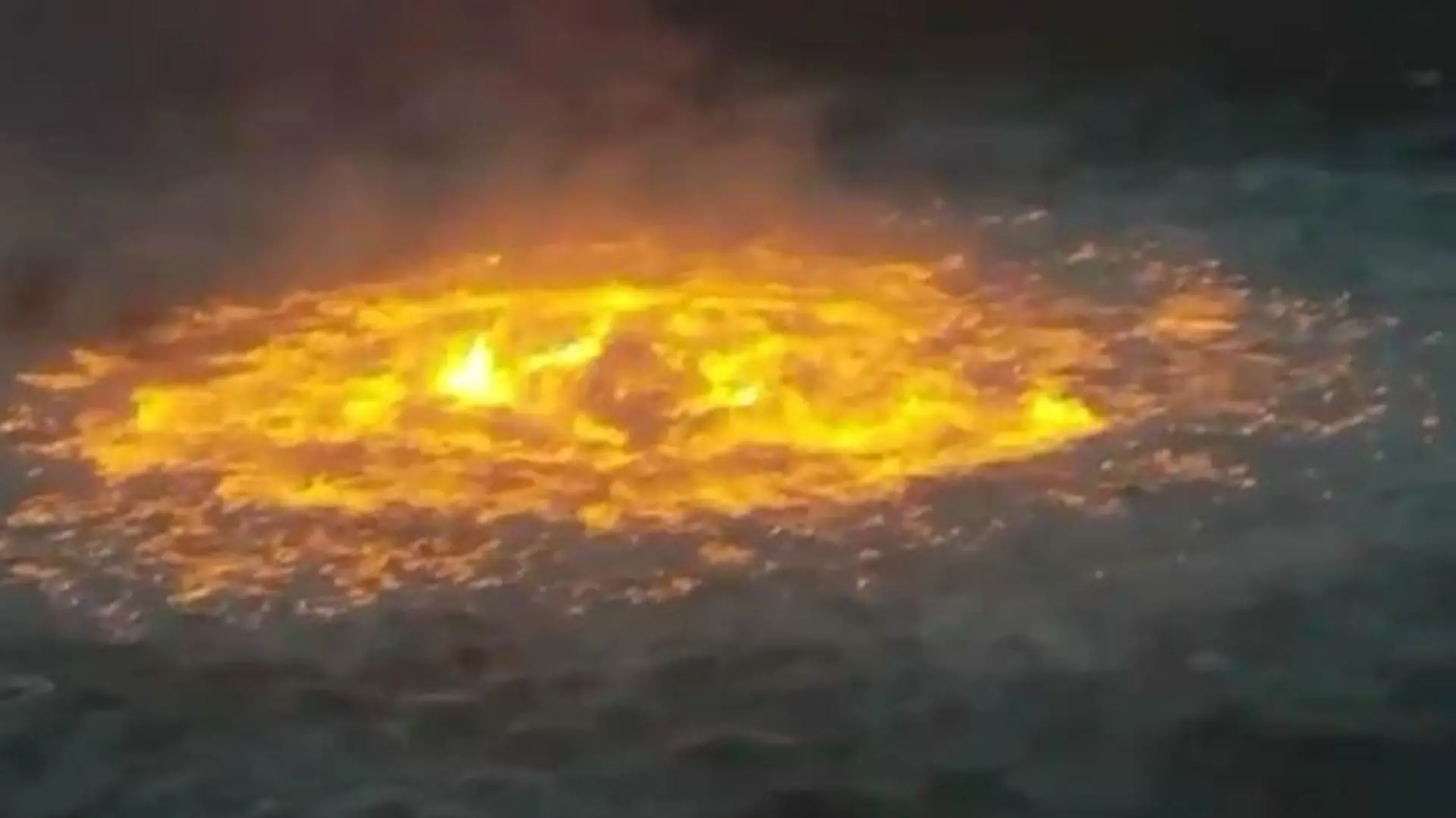 mexiko meer brennt pipeline feuer