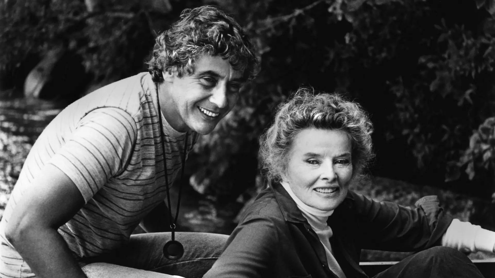 Regisseur Mark Rydell, Katharine Hepburn bei Dreharbeiten zu "Am Goldenen See" (On Golden Pond, USA 1981, Regie: Mark Rydell) / Personen, Katherine /------WICHTIG: Nutzung nur redaktionell mit Filmtitelnennung bzw. Berichterstattung über diesen Film. Buch- und Kalendernutzung nur nach Absprache. ------IMPORTANT: To be used solely for editorial coverage of this specific motion picture/TV programme.