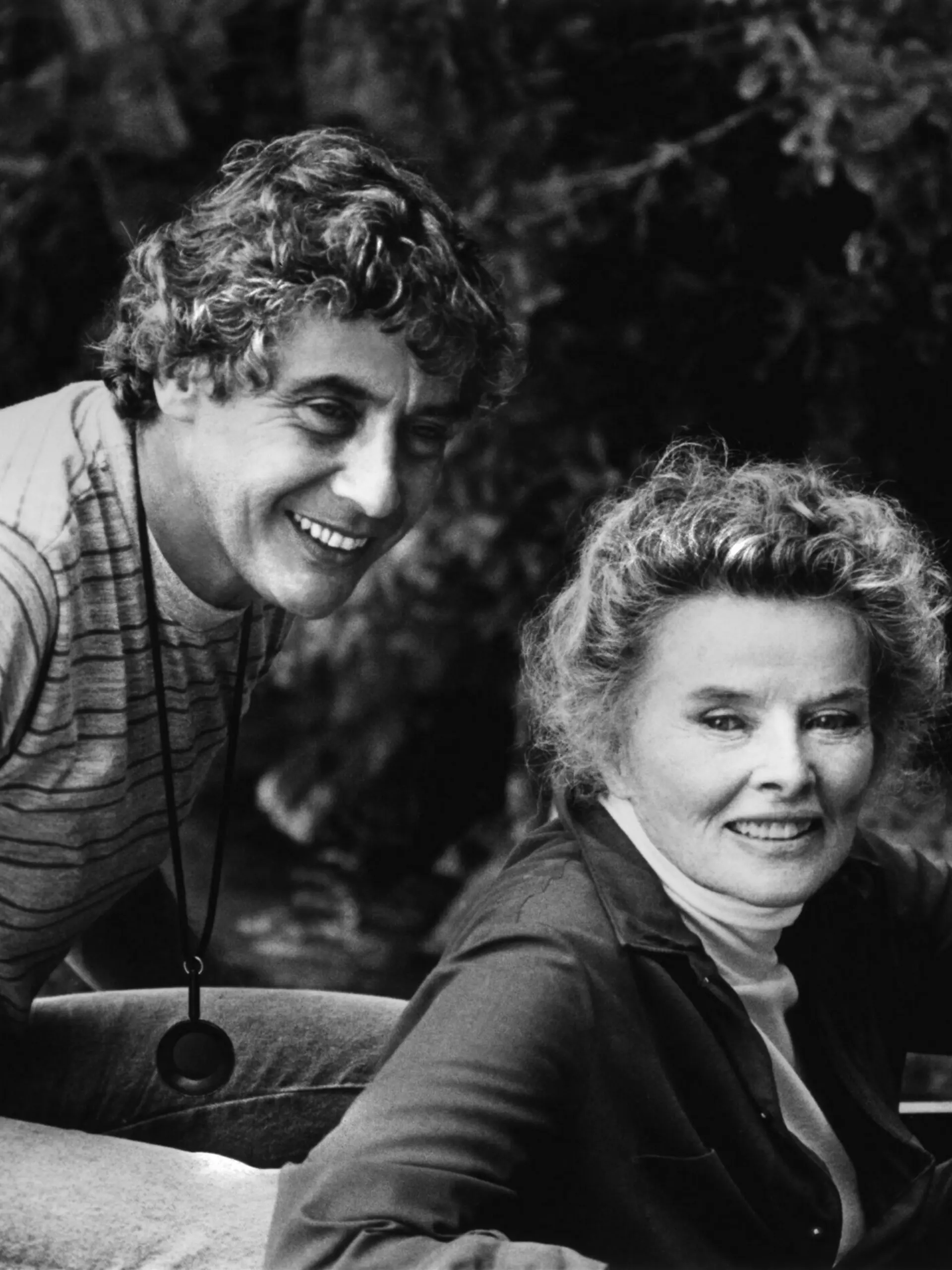 Regisseur Mark Rydell, Katharine Hepburn bei Dreharbeiten zu "Am Goldenen See" (On Golden Pond, USA 1981, Regie: Mark Rydell) / Personen, Katherine /------WICHTIG: Nutzung nur redaktionell mit Filmtitelnennung bzw. Berichterstattung über diesen Film. Buch- und Kalendernutzung nur nach Absprache. ------IMPORTANT: To be used solely for editorial coverage of this specific motion picture/TV programme.