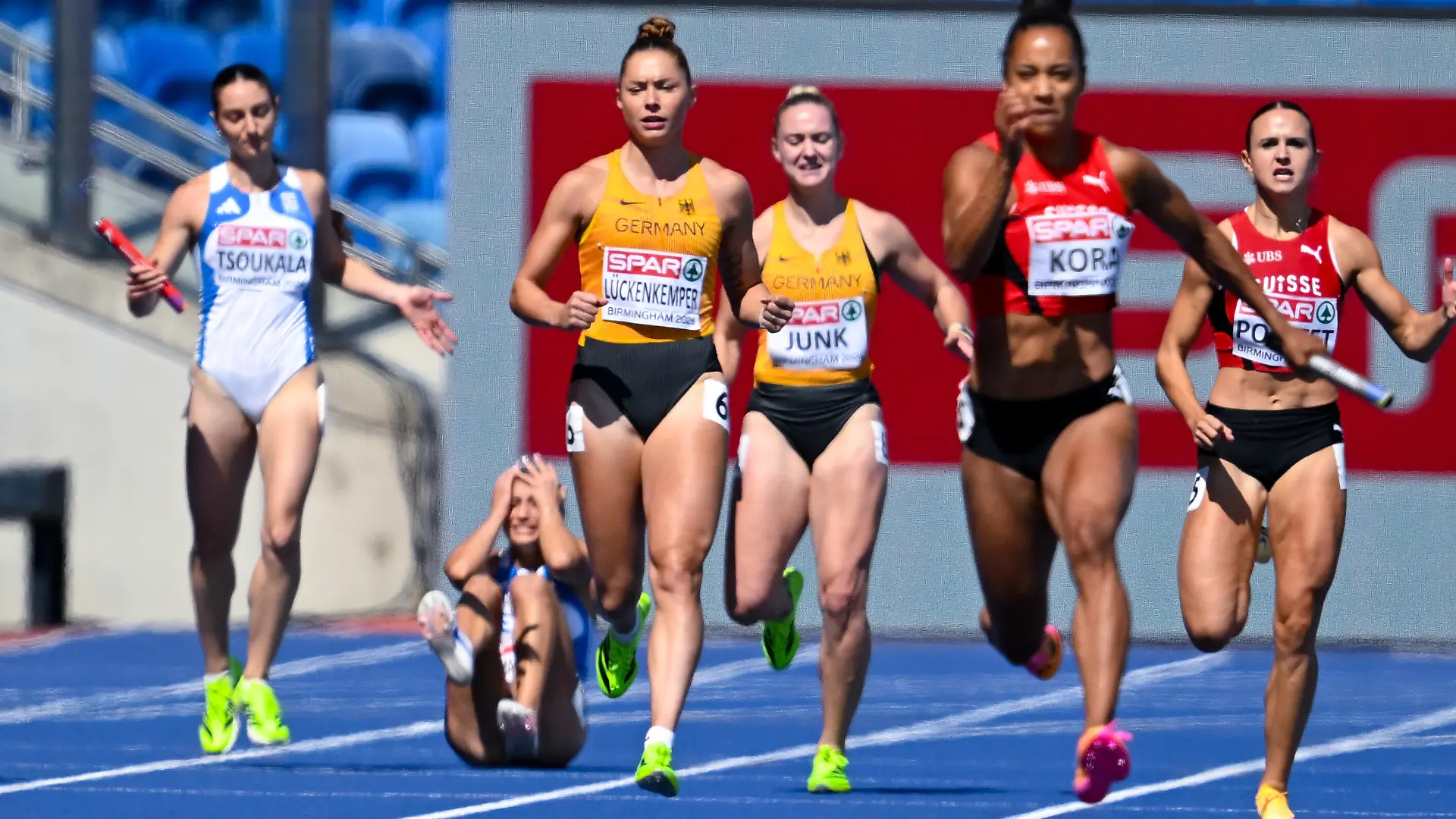 Leichtathletik: Europameisterschaft, Frauen, 4x100 Meter, Vorlauf, Gina Lückenkemper und Sophia Junk von Deutschland in Aktion. +++ dpa-Bildfunk +++