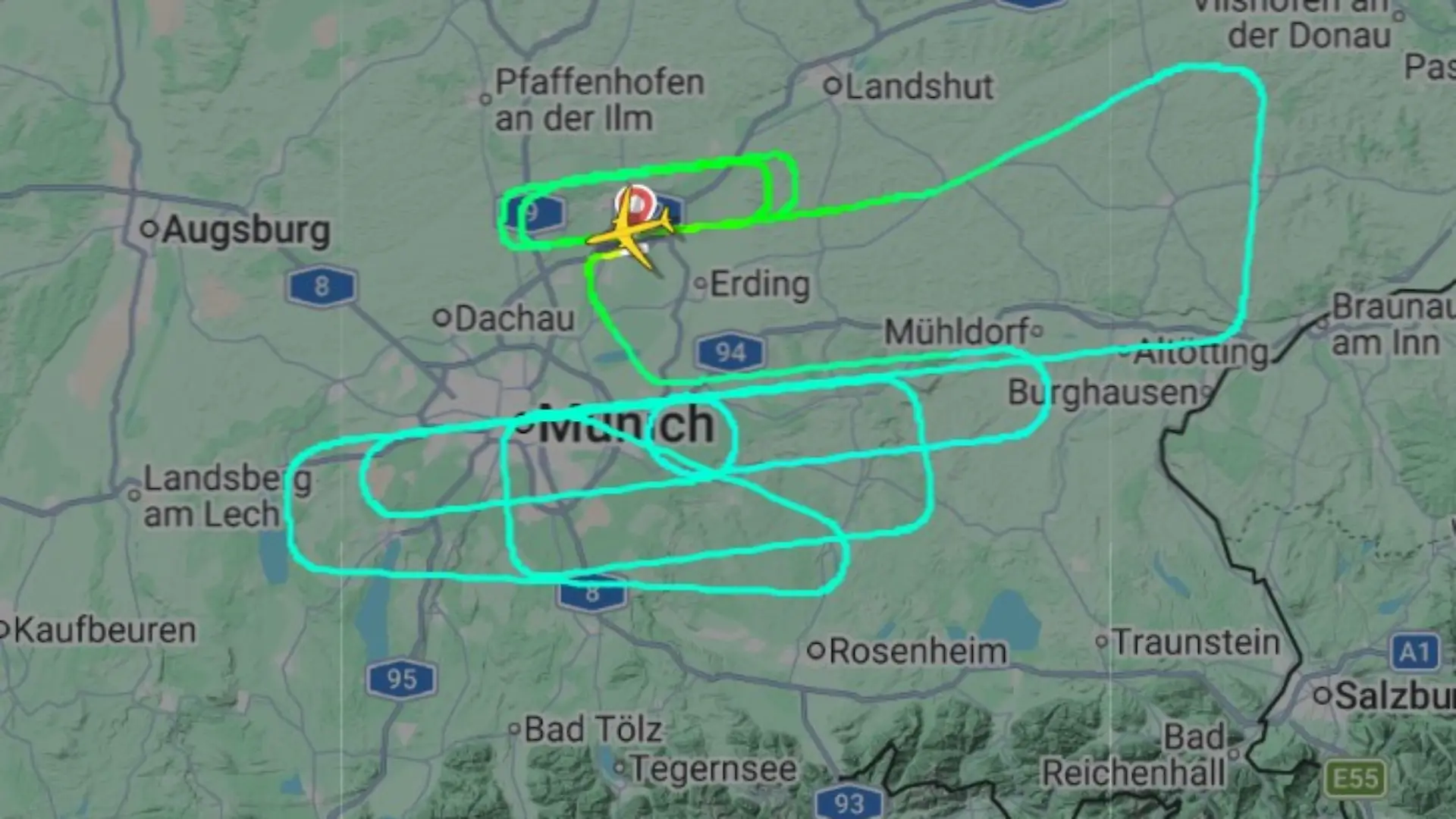 Drama um Flug VN34: Nach dem offensichtlich missglückten Start dreht die Boeing 787 mehrere Runden über München und landet dann. Das Flugzeug soll laut Berichten schwer beschädigt sein.