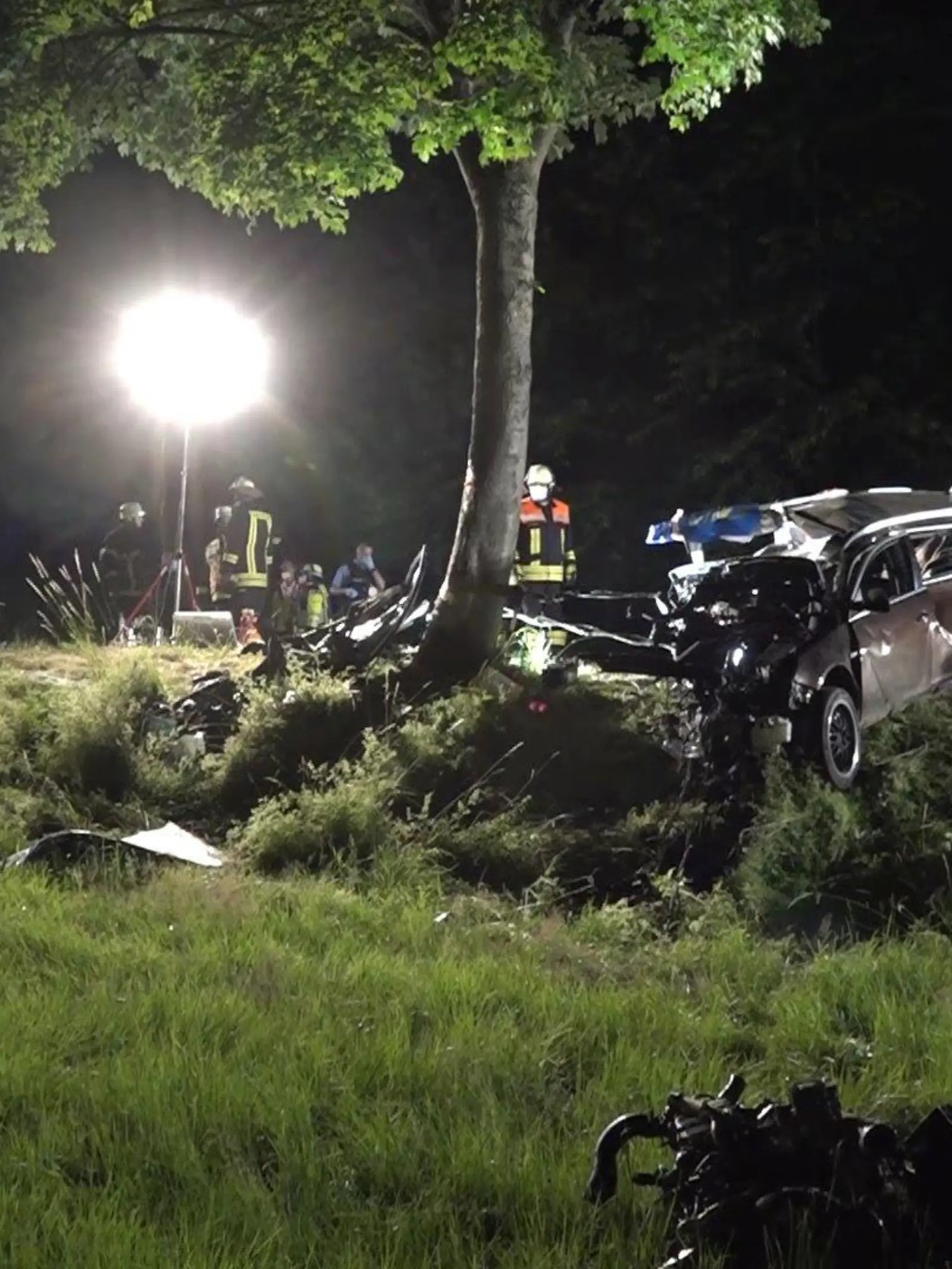 Die Feuerwehren aus Freiensteinau und Weidenau waren bei dem Unfall im Einsatz.