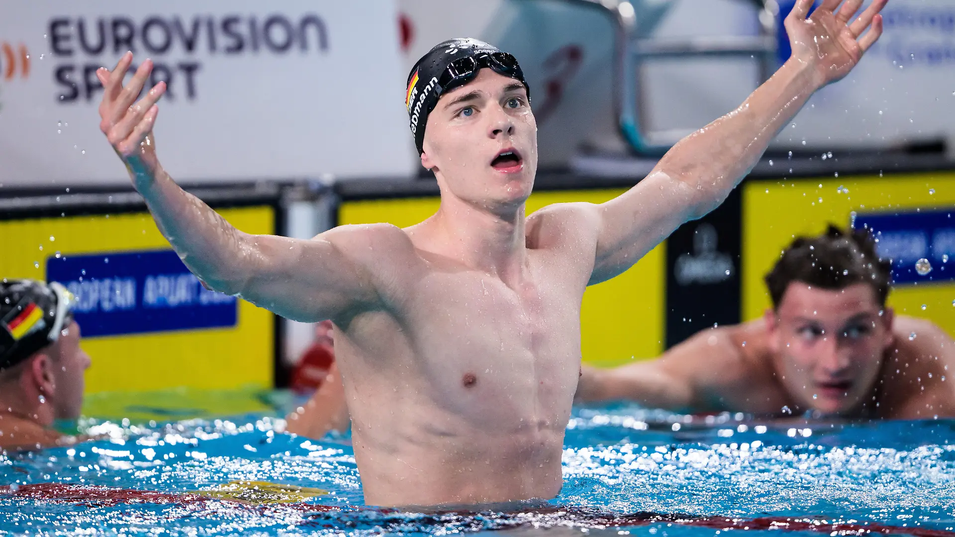 260815 Johannes Liebmann of Germany celebrates after breaking the world record when competing in mens 1500 meters freestyle swimming during day 16 of the 2026 European Aquatics Championships on August 15, 2026 in Saint-Denis. Photo: Joel Marklund / BILDBYRÅN / kod JM / JM0844 bbeng simning swimming svømming 2026 european aquatics championships em jubel