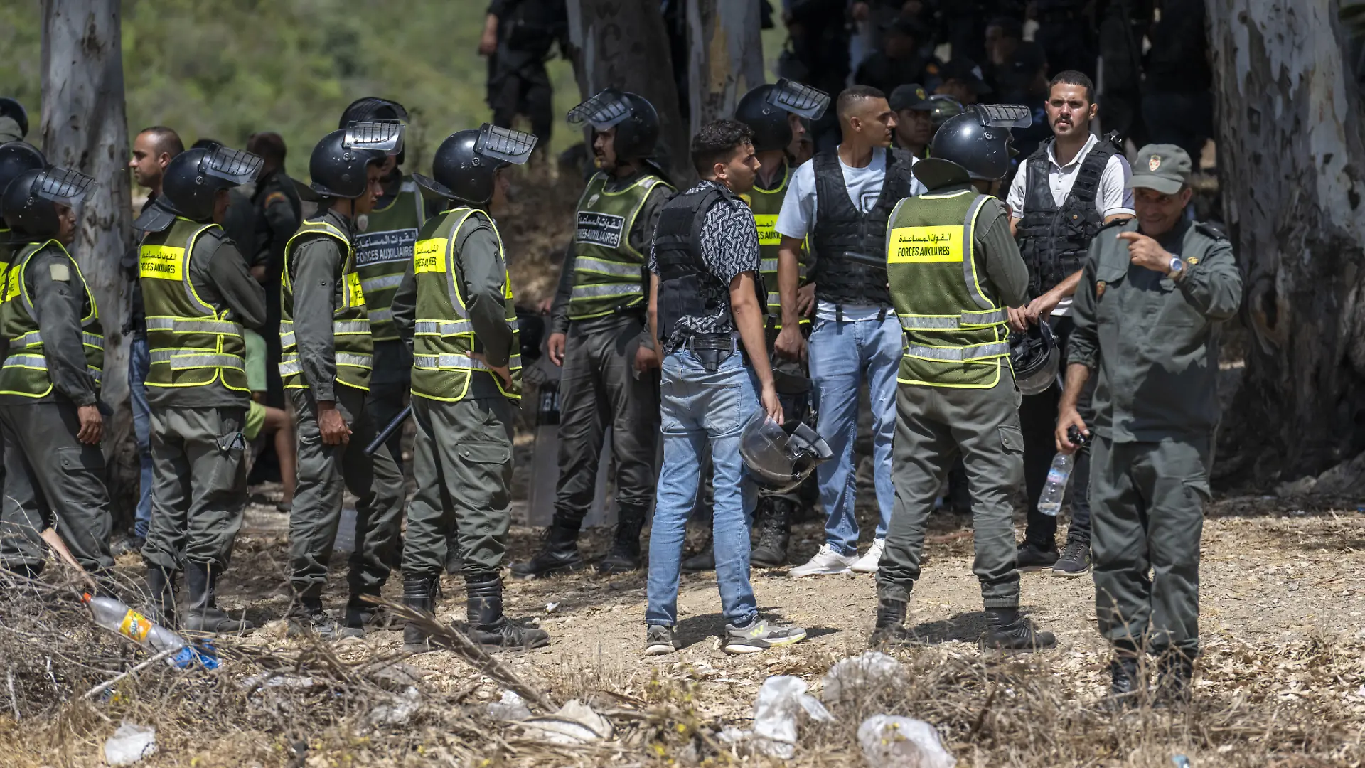 FNIDEQ, MOROCCO - AUGUST 15: Moroccan authorities detained 111 irregular migrants Saturday in and around the northern city of Fnideq after they attempted a mass crossing into Spain's city of Ceuta, officials said on August 15, 2026 in Fnideq, Morocco. A Fnideq provincial official, quoted in a statement, said 109 of those detained were from African countries and two were Moroccan nationals. Abu Adem Muhammed / Anadolu