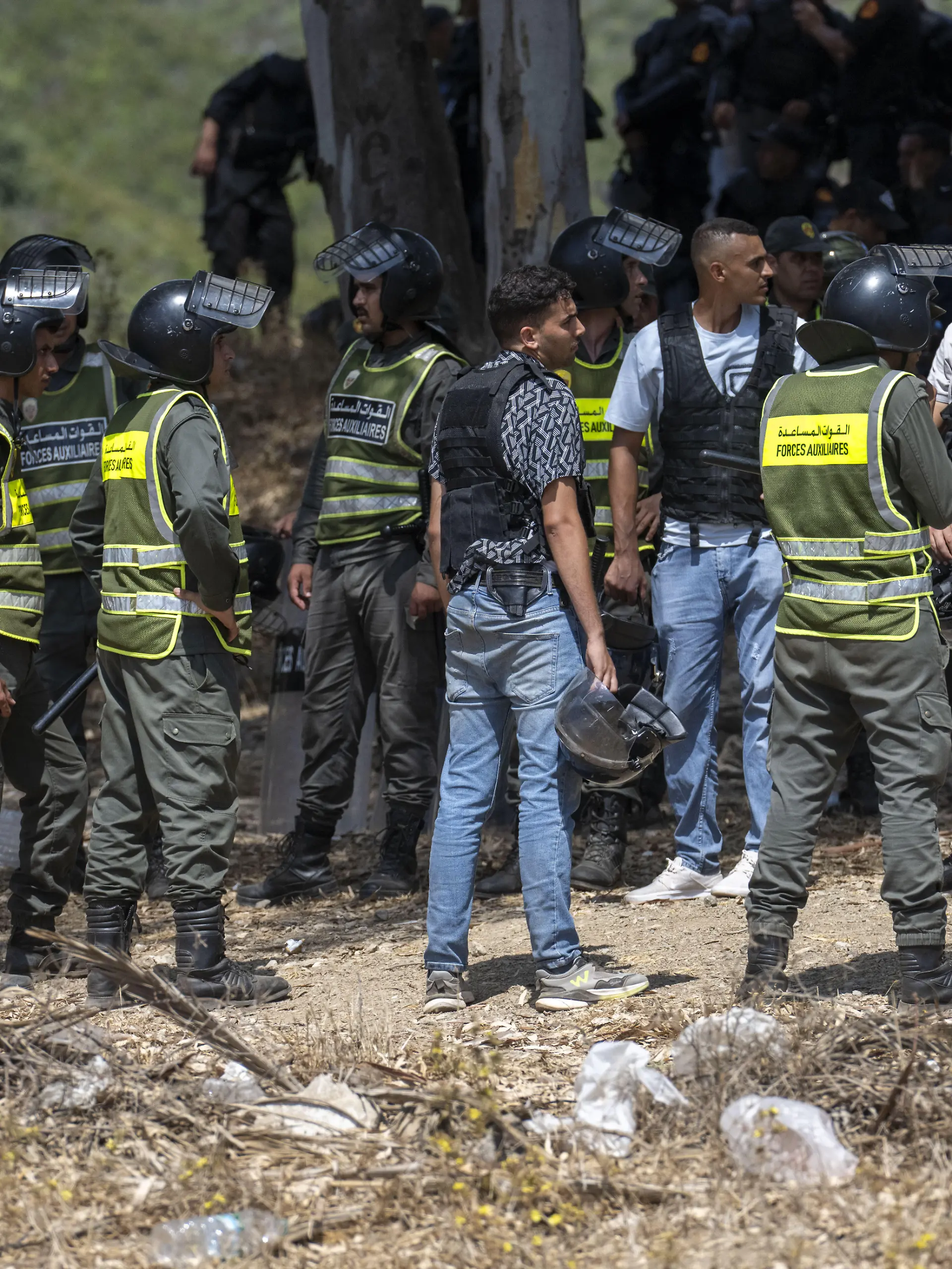 FNIDEQ, MOROCCO - AUGUST 15: Moroccan authorities detained 111 irregular migrants Saturday in and around the northern city of Fnideq after they attempted a mass crossing into Spain's city of Ceuta, officials said on August 15, 2026 in Fnideq, Morocco. A Fnideq provincial official, quoted in a statement, said 109 of those detained were from African countries and two were Moroccan nationals. Abu Adem Muhammed / Anadolu