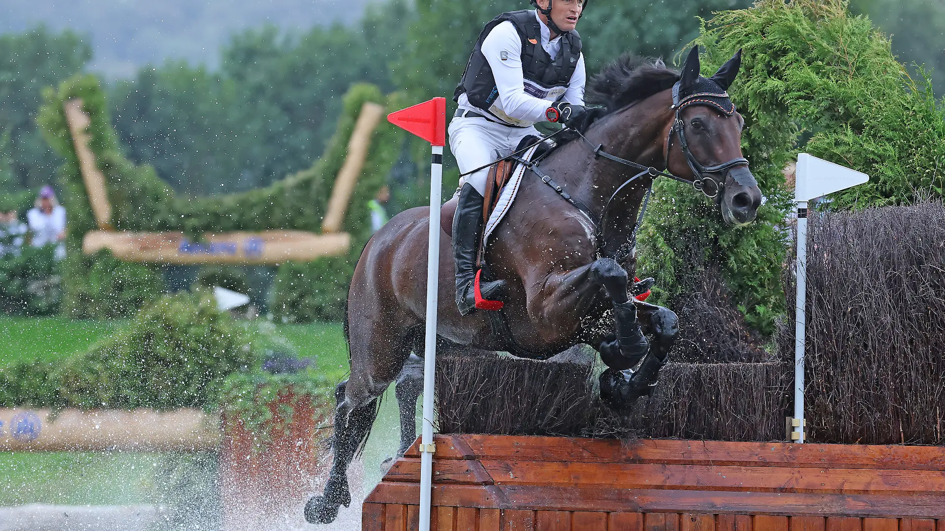 Michael Jung (GER, Deutschland, Germany) mit Pferd fischerChipmunk FRH, Chipmunk FRH, Allianz Versicherung, Wasserhindernis , Vielseitigkeit Dressur, FEI Eventing World Championship , DHL-Preis, Einzel/Mannschaft, Geländeprüfung, Teilprüfung Gelände, Cross Country , AACHEN - FEI World Championships 2026, Weltfest des Pferdesports, Reitsport Weltmeisterschaft 2026, Aachen 2026, Welcome Home 2026, Aachener Soers, 11. bis 23. August 2026, Reitsport, 15.08.2026, - Foto: FRANK HEINEN