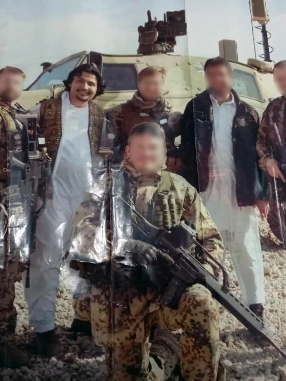 Übersetzer Ahmad Sultani mit deutschen Soldaten in Afghanistan