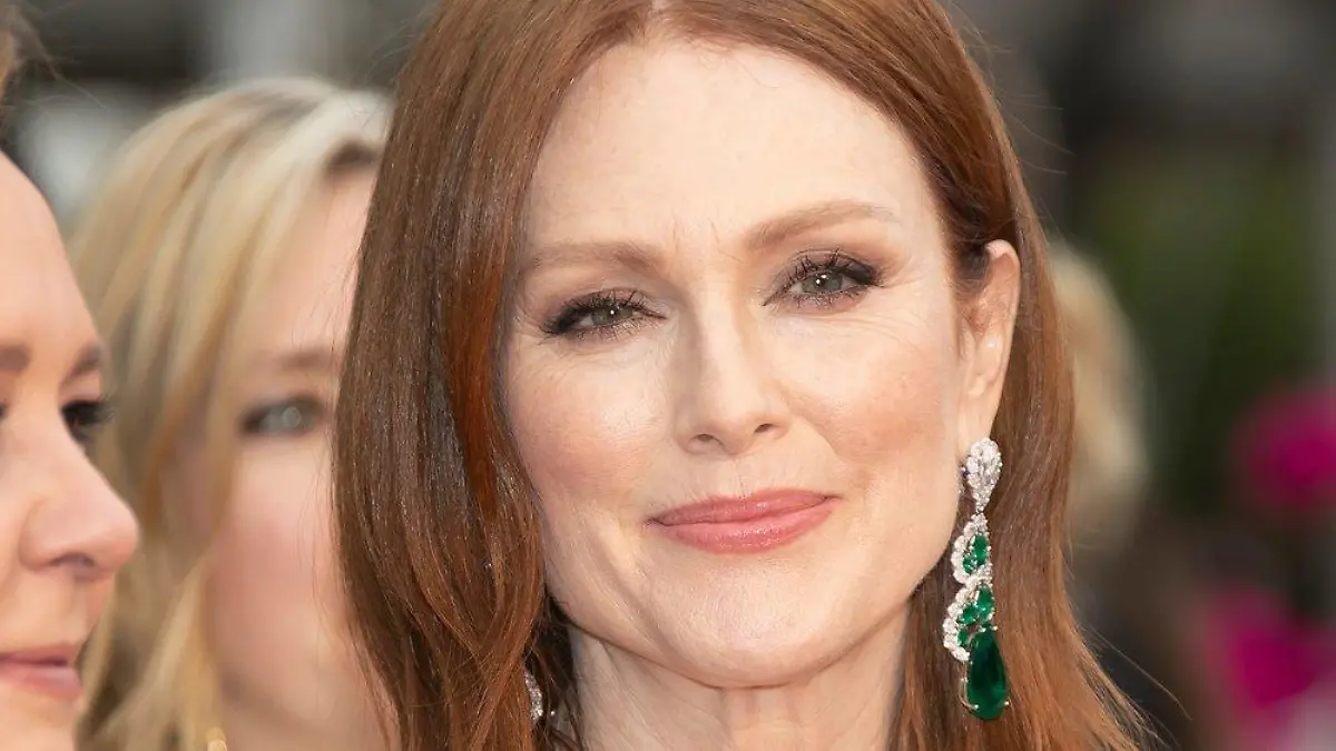 Julianne Moore findet den Ausdruck "würdevoll altern" daneben