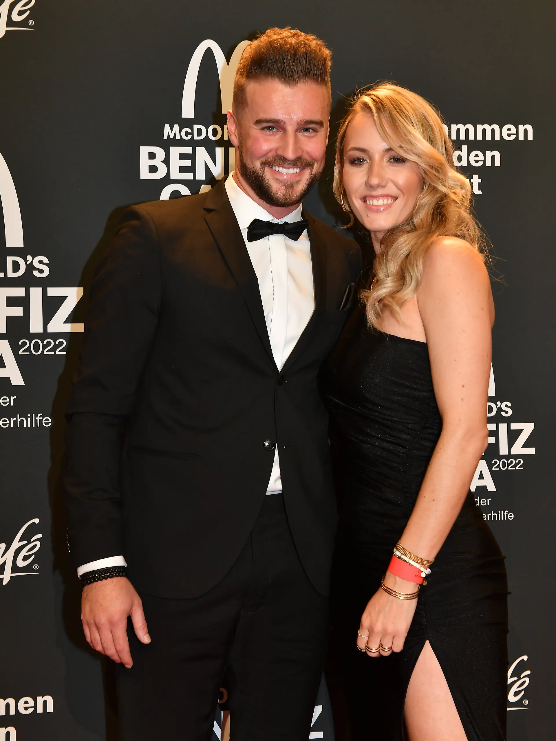 Alexander Hindersmann und Laura Papendick / McDonalds Benefiiz Gala zugunsten der McDonalds Kinderhilfe Stiftung / Eisbach Studio / München / 15. Oktober 2022 *** Alexander Hindersmann and Laura Papendick McDonald s Benefiiz Gala in favor of the McDonald s Kinderhilfe Stiftung Eisbach Studio Munich 15 October 2022