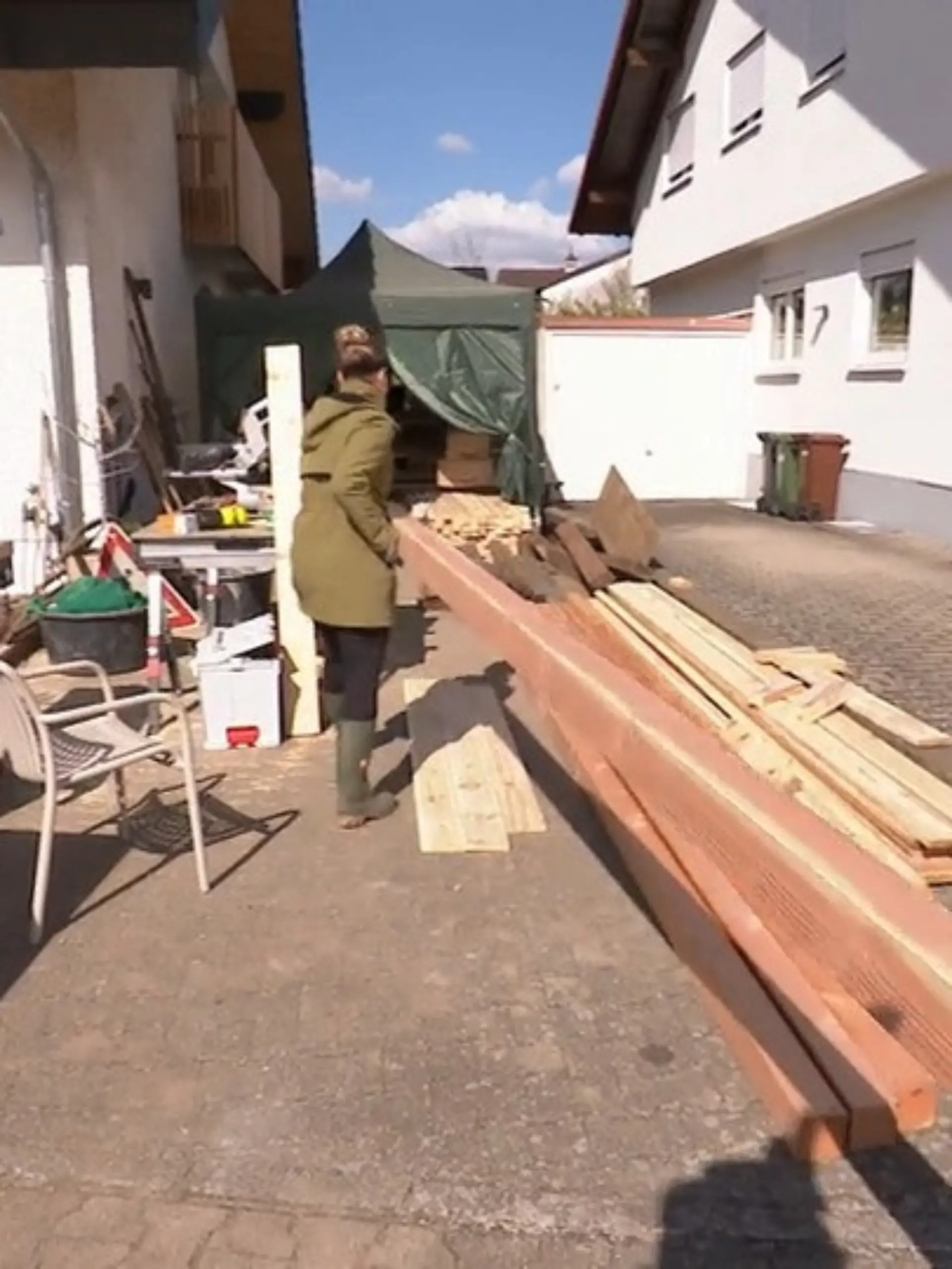 Bild zu: "Der Vorgarten wird zum Materiallager"
