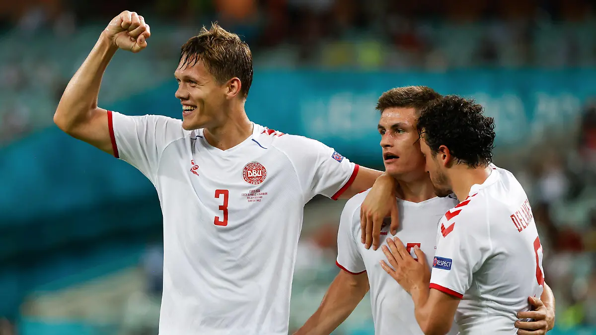BAKU, AZERBAIJAN - JULY 03: Jannik Vestergaard, Joakim Maehle and Thomas Delaney of Denmark celebrate their side's second goal scored by team mate Kasper Dolberg (not pictured) during the UEFA Euro 2020 Championship Quarter-final match between Czech Republic and Denmark at Baku Olimpiya Stadionu on July 03, 2021 in Baku, Azerbaijan. (Photo by Valetin Ogirenko - Pool/Getty Images)