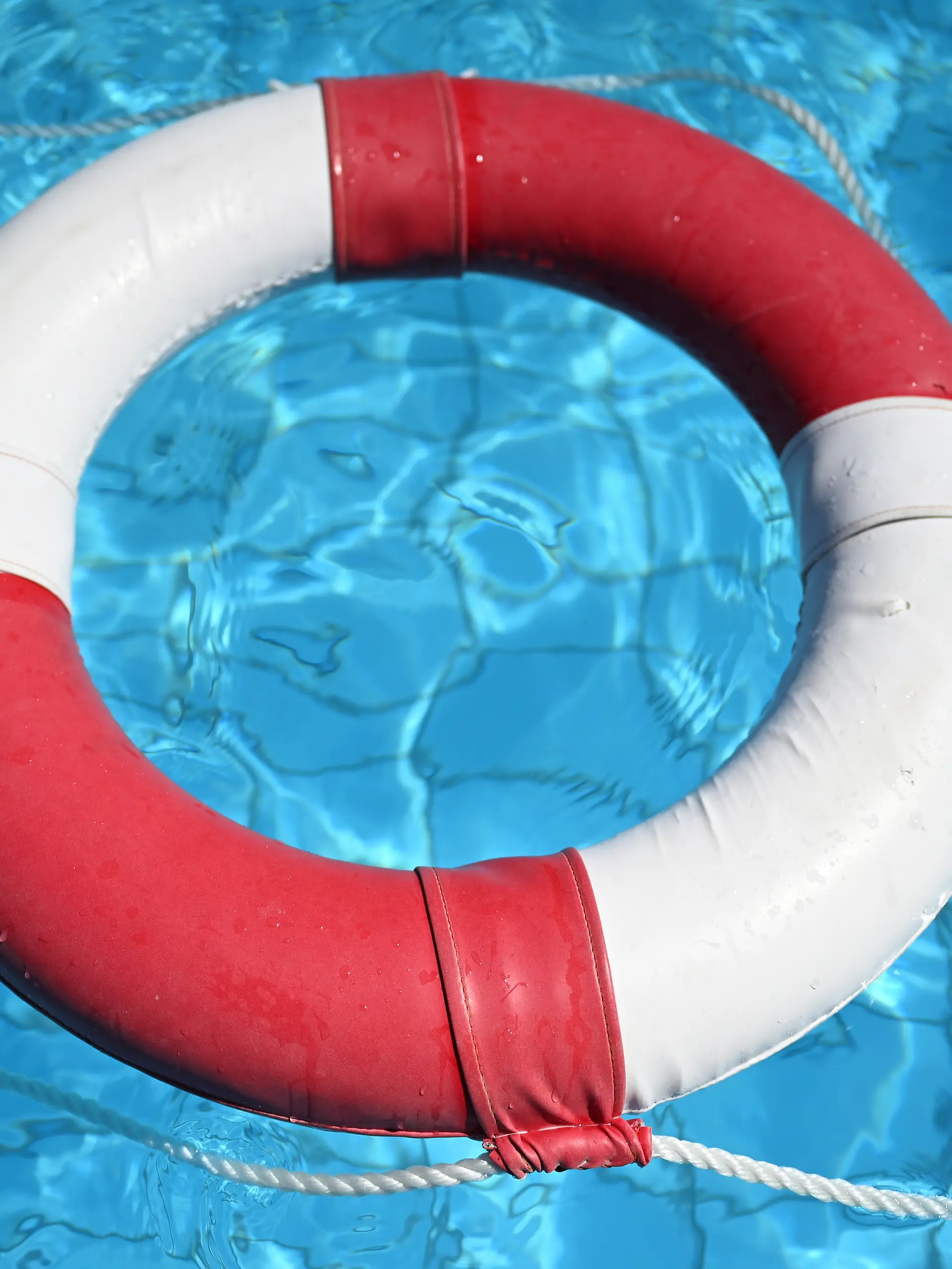 Zwei Kinder sind nach Pool-Unfällen in kritischem Zustand