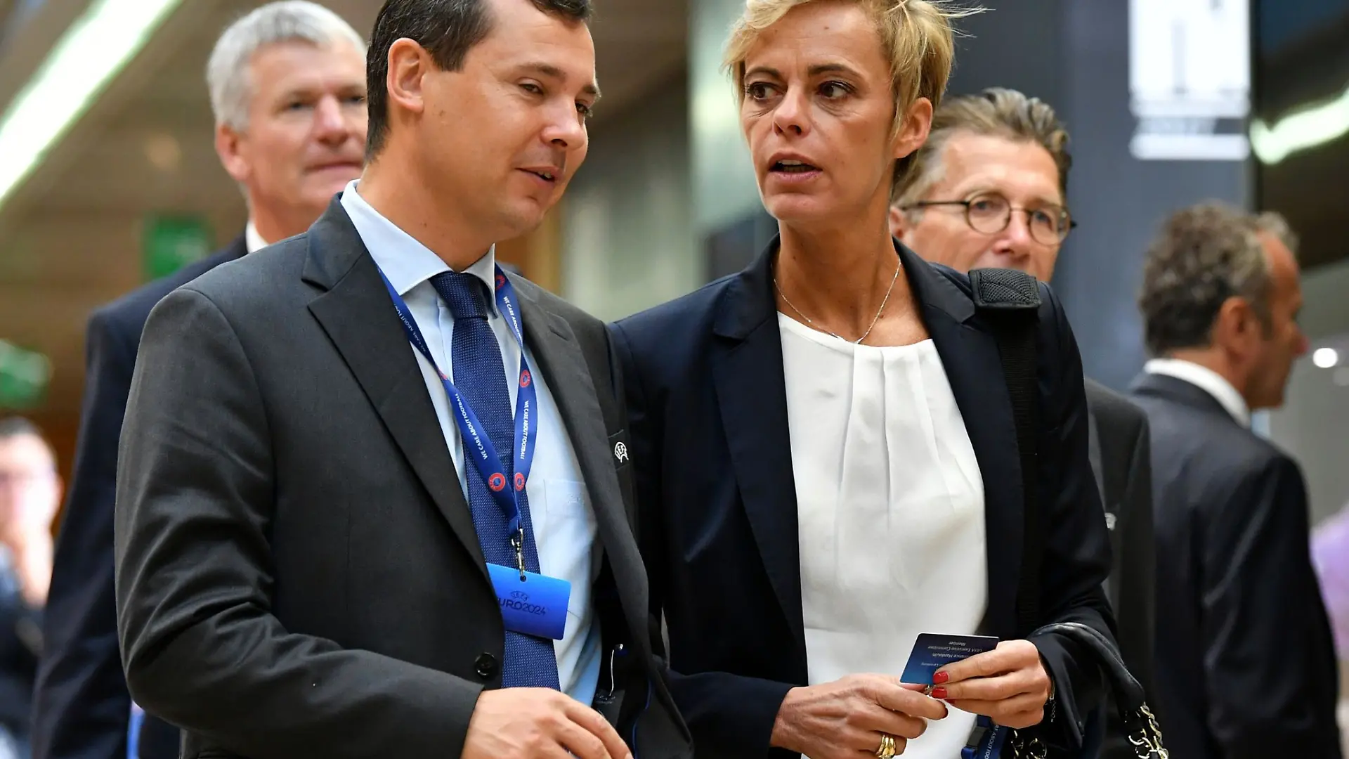 Betriebsdirektor Kevin Lamour (l) hat die FIFA verlassen. (Archivbild)