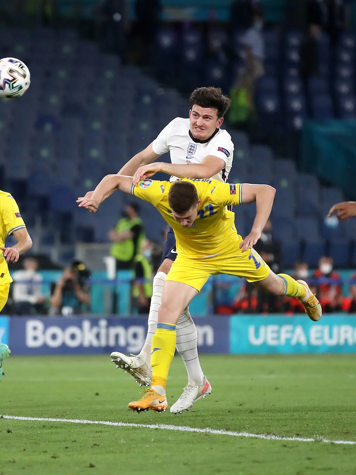  Ukraine v England - UEFA EURO, EM, Europameisterschaft,Fussball 2020 - Quarter Final - Stadio Olimpico England s Harry Maguire scores their side s second goal of the game during the UEFA Euro 2020 Quarter Final match at the Stadio Olimpico, Rome. Picture date: Saturday July 3, 2021. RESTRICTIONS: Use subject to restrictions. Editorial use only, no commercial use without prior consent from rights holder. PUBLICATIONxINxGERxSUIxAUTxONLY Copyright: xNickxPottsx 60727255