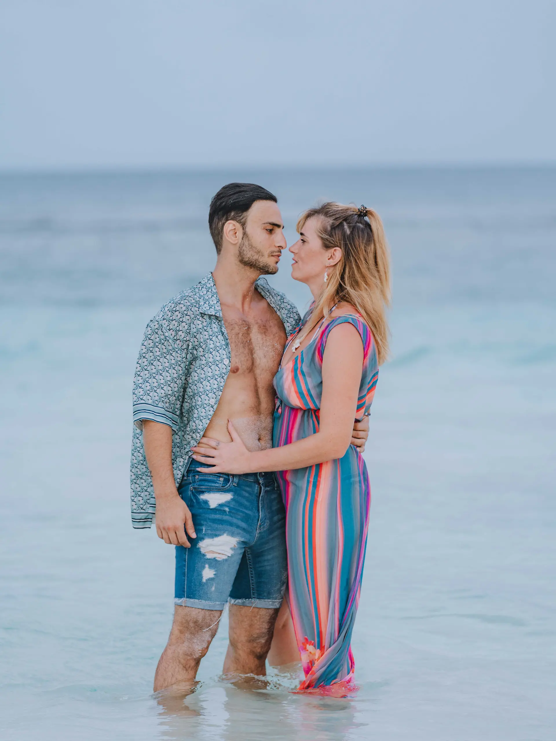 Bild zu: "So begann die Liebe von GZSZ-Star Timur Ülker und seiner Caroline Steinhof"