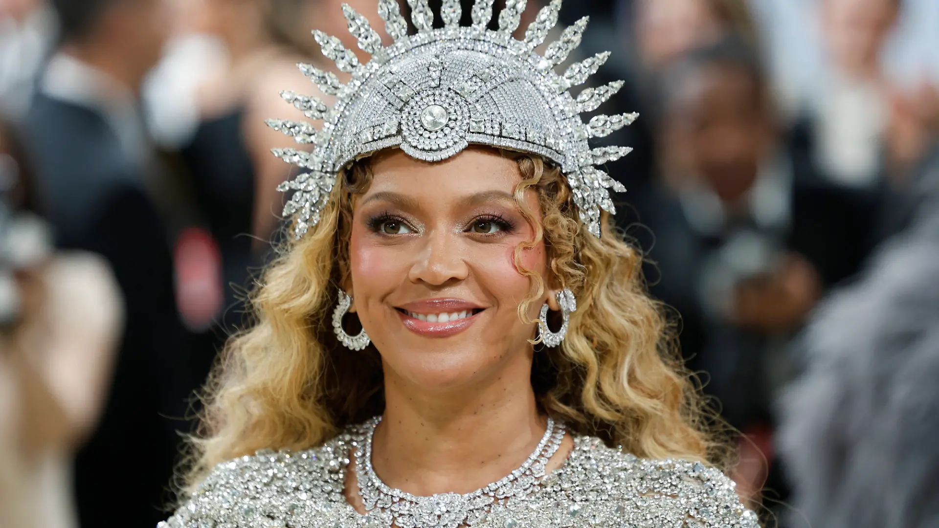 Beyoncé arrives on the red carpet for the 2026 Met Gala celebrating Costume Art at The Metropolitan Museum of Art on Monday, May 4, 2026 in New York City. PUBLICATIONxNOTxINxUSA NYP202605045022 JOHNxANGELILLO