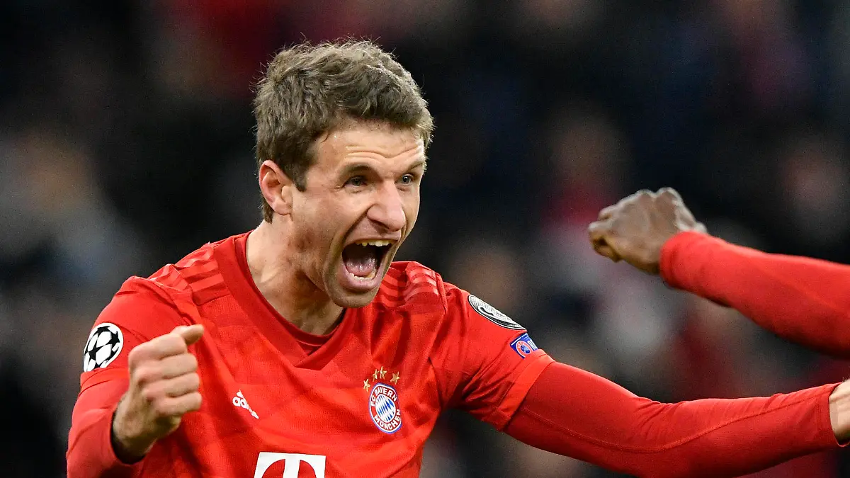 Bilder des Jahres 2019, Sport 12 Dezember Sport Bilder des Tages TOR zum 2:1 Thomas Müller FC Bayern München Torjubel mit Philippe Coutinho FC Bayern München FCB links Alphonso Davies FC Bayern München rechts Champions League CL Gruppenphase FC Bayern München FCB vs Tottenham Hotspur Spurs 11.12.2019 DFL REGULATIONS PROHIBIT ANY USE OF PHOTOGRAPHS AS IMAGE SEQUENCES AND/OR QUASI-VIDEO FC Bayern München FCB vs Tottenham Hotspur Spurs *** TOR to the 2 1 Thomas Müller FC Bayern Munich Goal celebration with Philippe Coutinho FC Bayern Munich FCB left Alphonso Davies FC Bayern Munich right Champions League CL Group phase FC Bayern Munich FCB vs Tottenham Hotspur Spurs 11 12 2019 DFL REGULATIONS PROHIBIT ANY USE OF PHOTOGRAPHS AS IMAGE SEQUENCES AND OR QUASI VIDEO FC Bayern Munich FCB vs Tottenham Hotspur Spurs