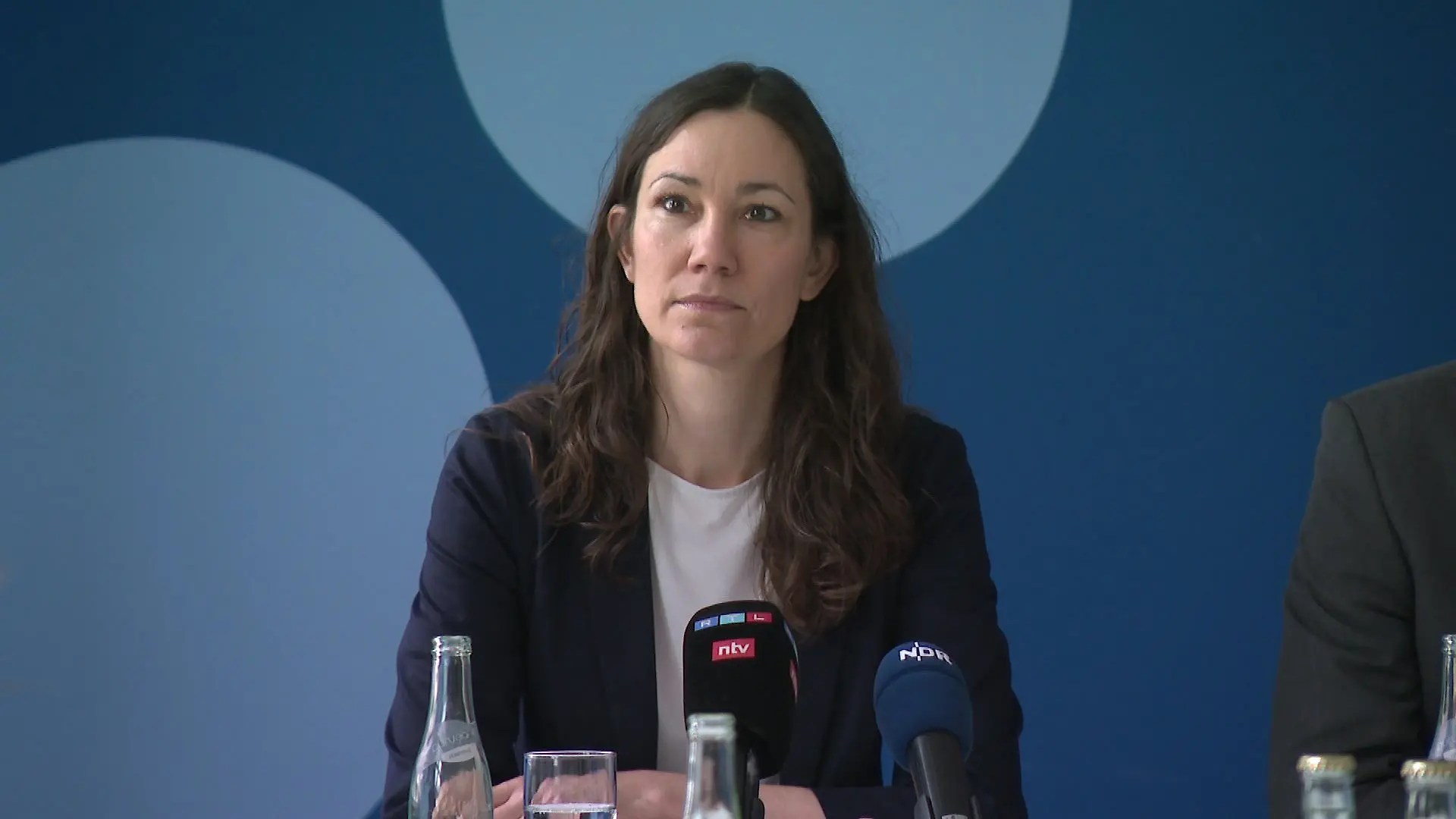 Sozialdezernentin Anne Spiegel über neue Sicherheitsmaßnahmen für Jugendhilfe-Mitarbeiter Sieben Wochen nach tödlichen Schüssen in Stade